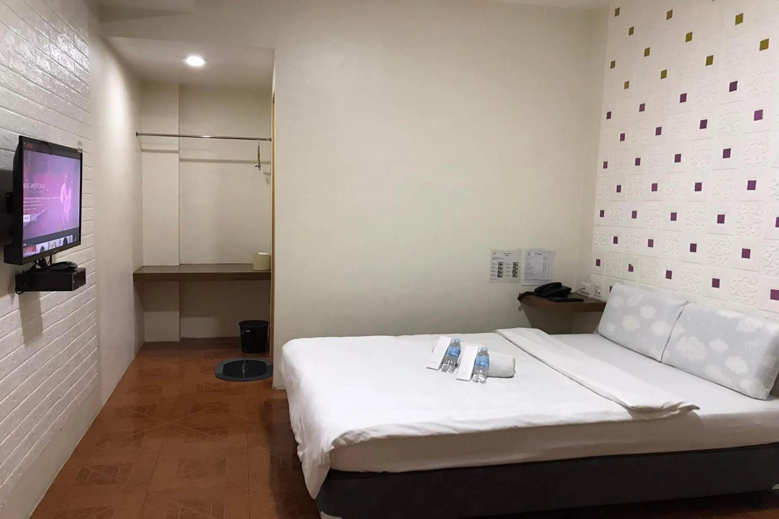 Bed in I'm Inn Hotel Sorsogon near SM or Terminal