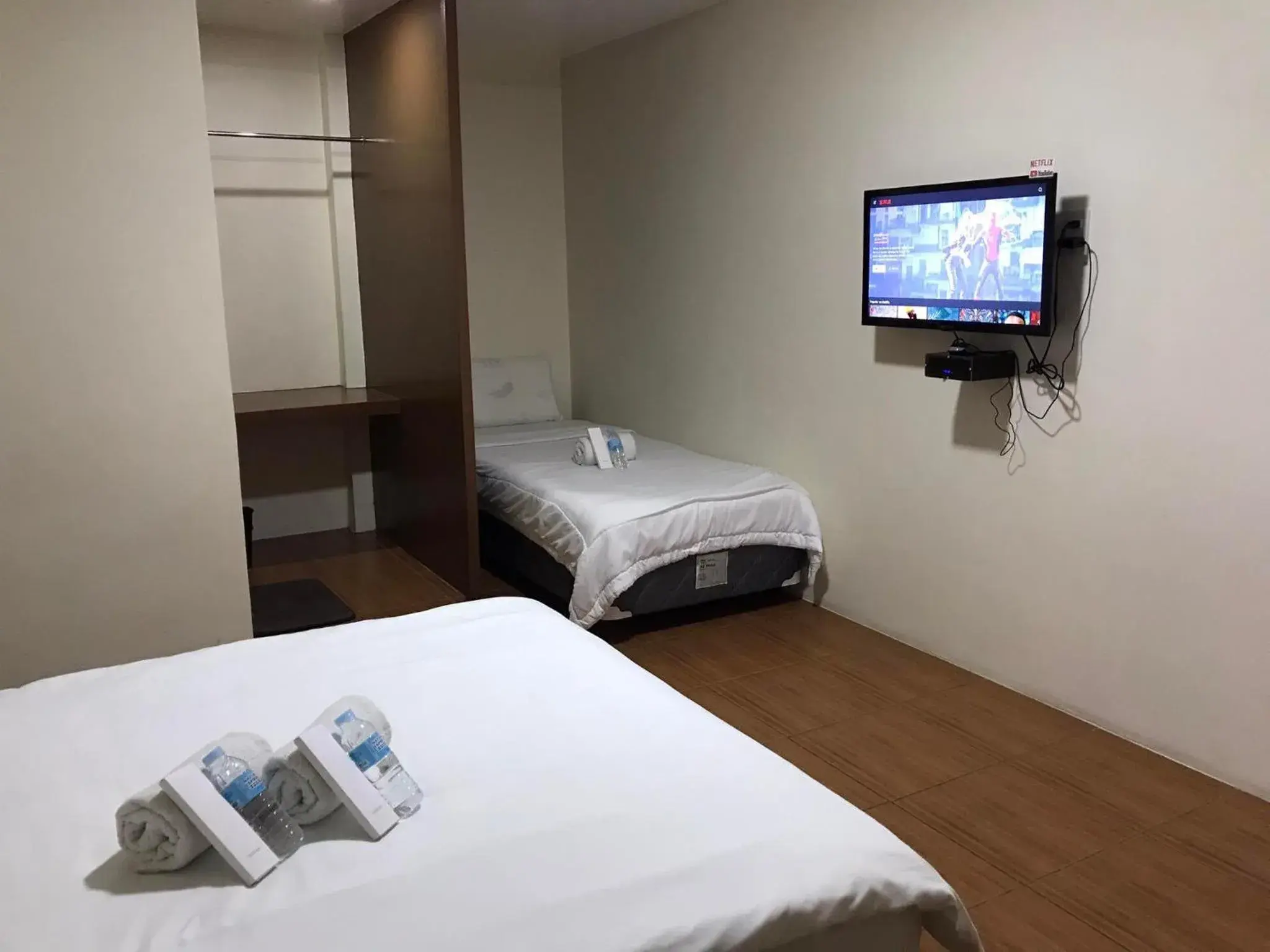 Triple Room with Private Bathroom in I'm Inn Hotel Sorsogon near SM or Terminal Triple Room with Private Bathroom in I'm Inn Hotel Sorsogon near SM or Terminal