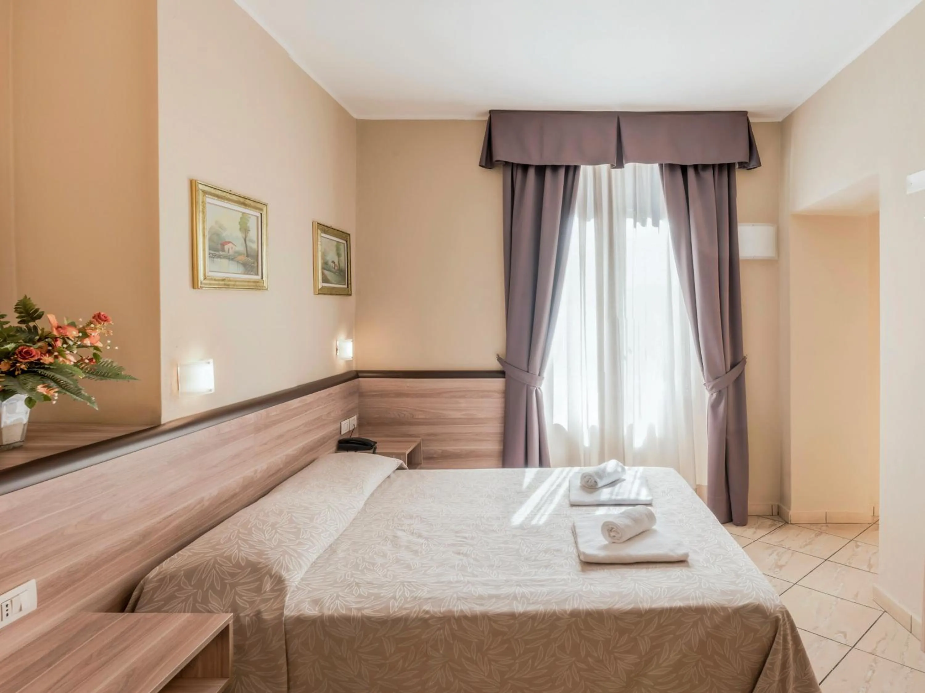 Shower, Bed in Hotel Brianza