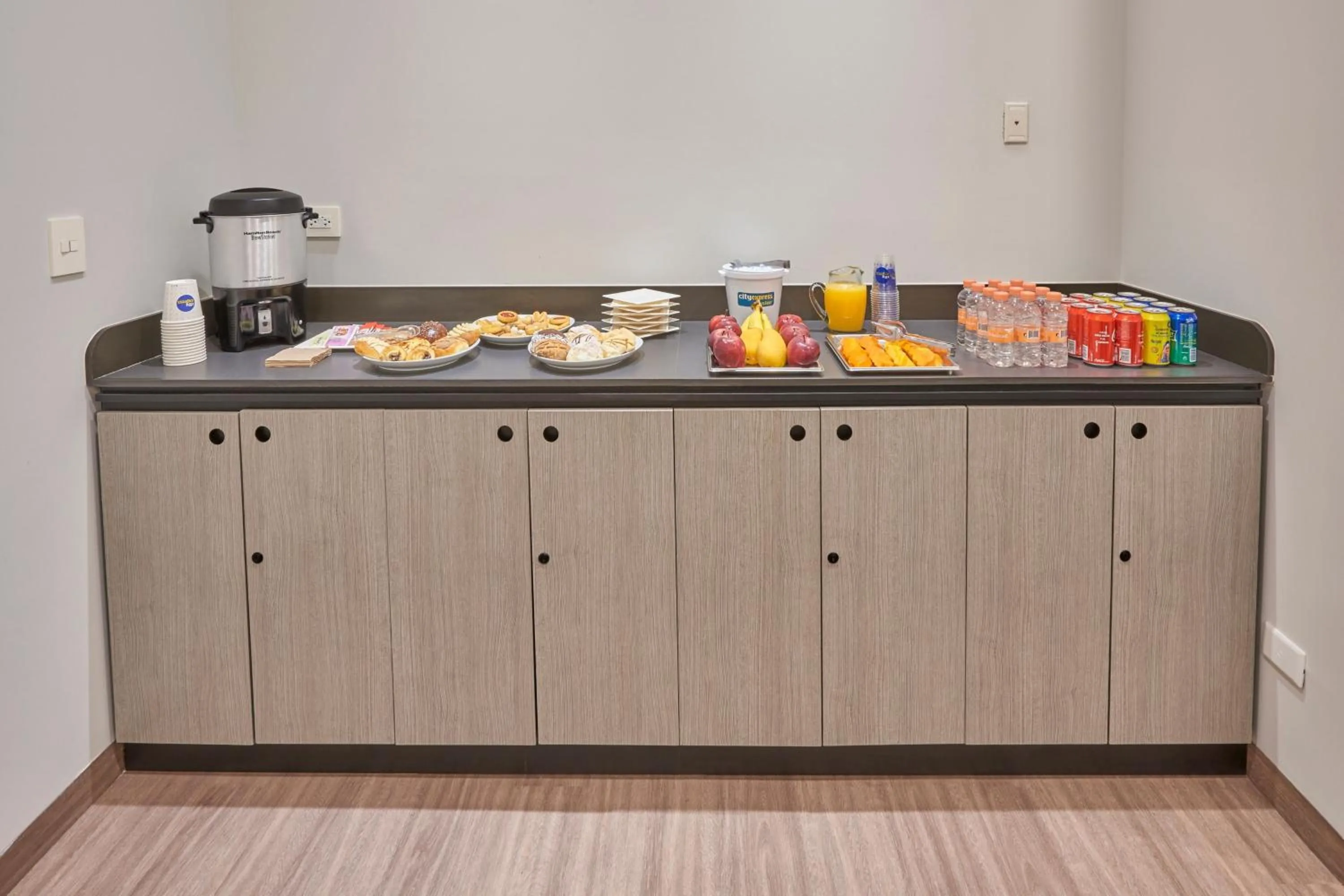 Meeting/conference room in City Express Junior by Marriott Ciudad del Carmen Aeropuerto