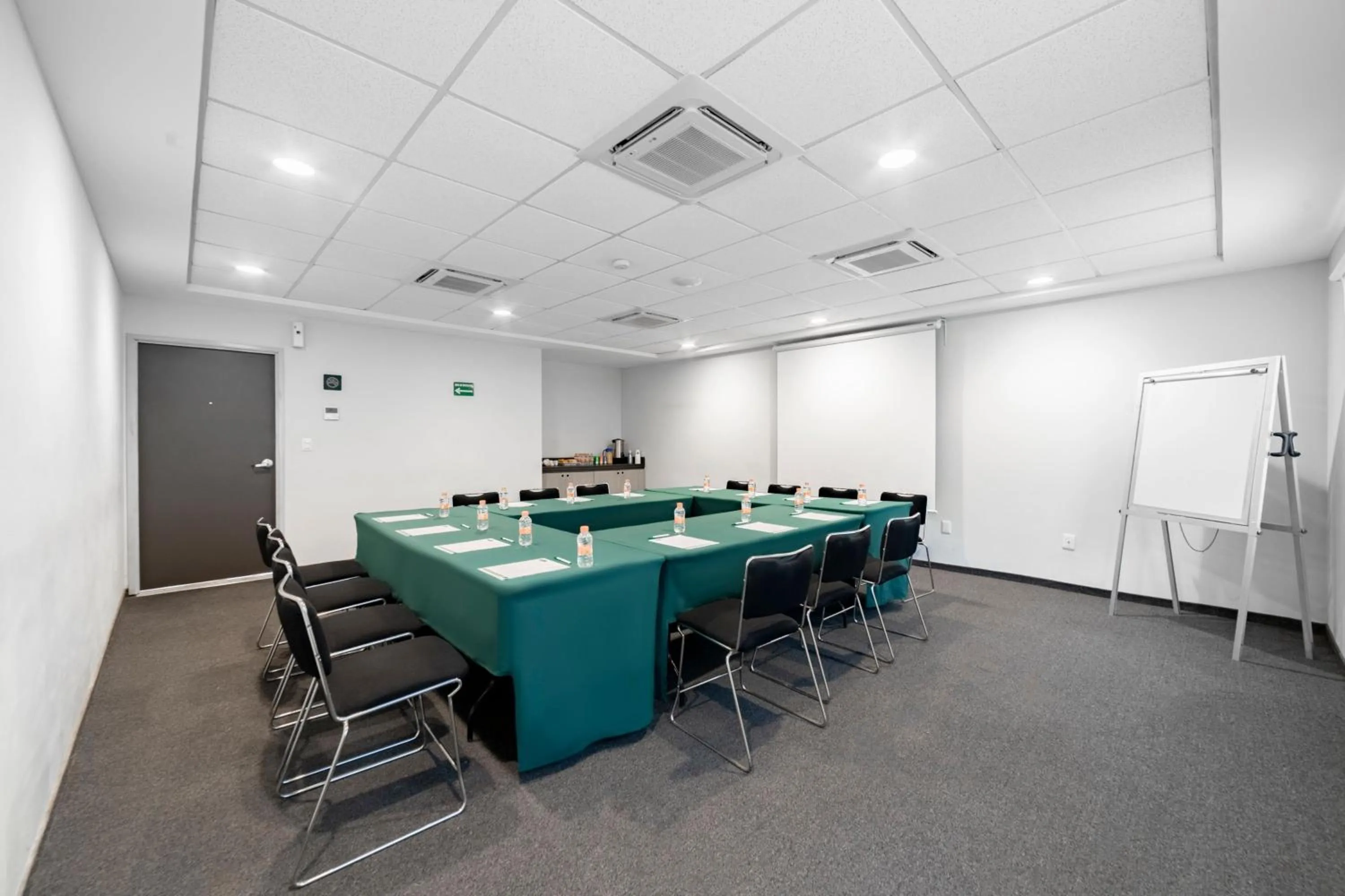 Meeting/conference room in City Express Junior by Marriott Ciudad del Carmen Aeropuerto