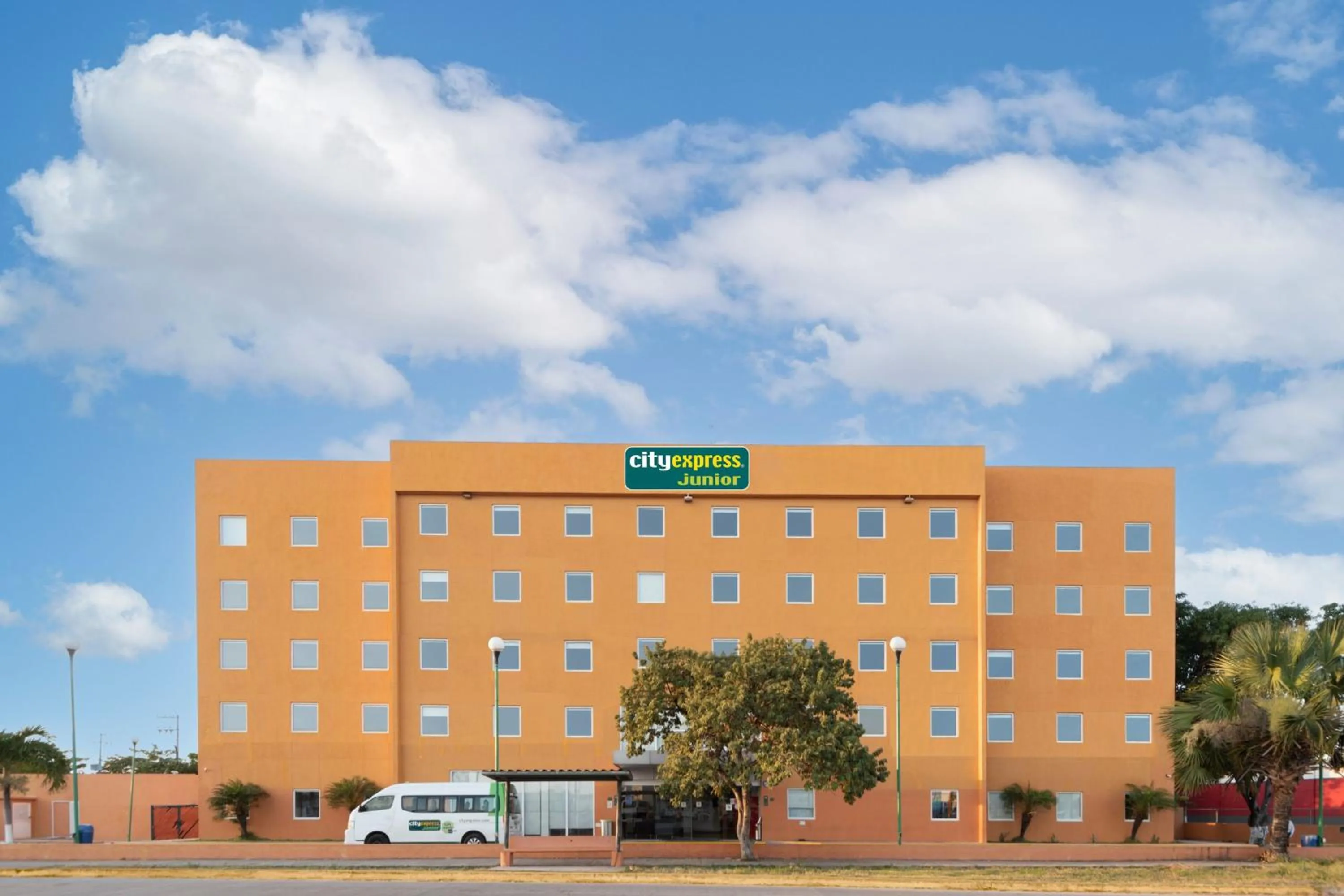 Property building in City Express Junior by Marriott Ciudad del Carmen Aeropuerto