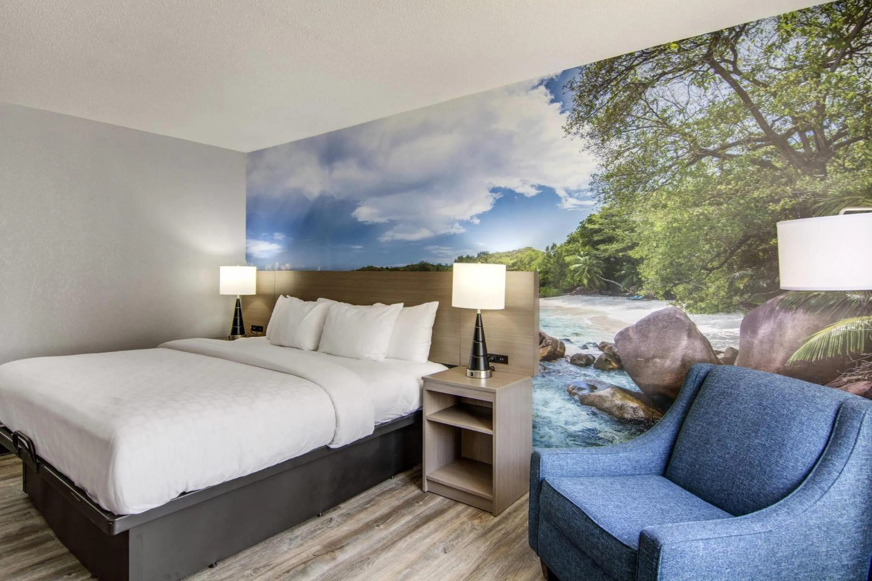 Bedroom, Bed in Clarion Pointe on the lake Clarksville-South Hill West