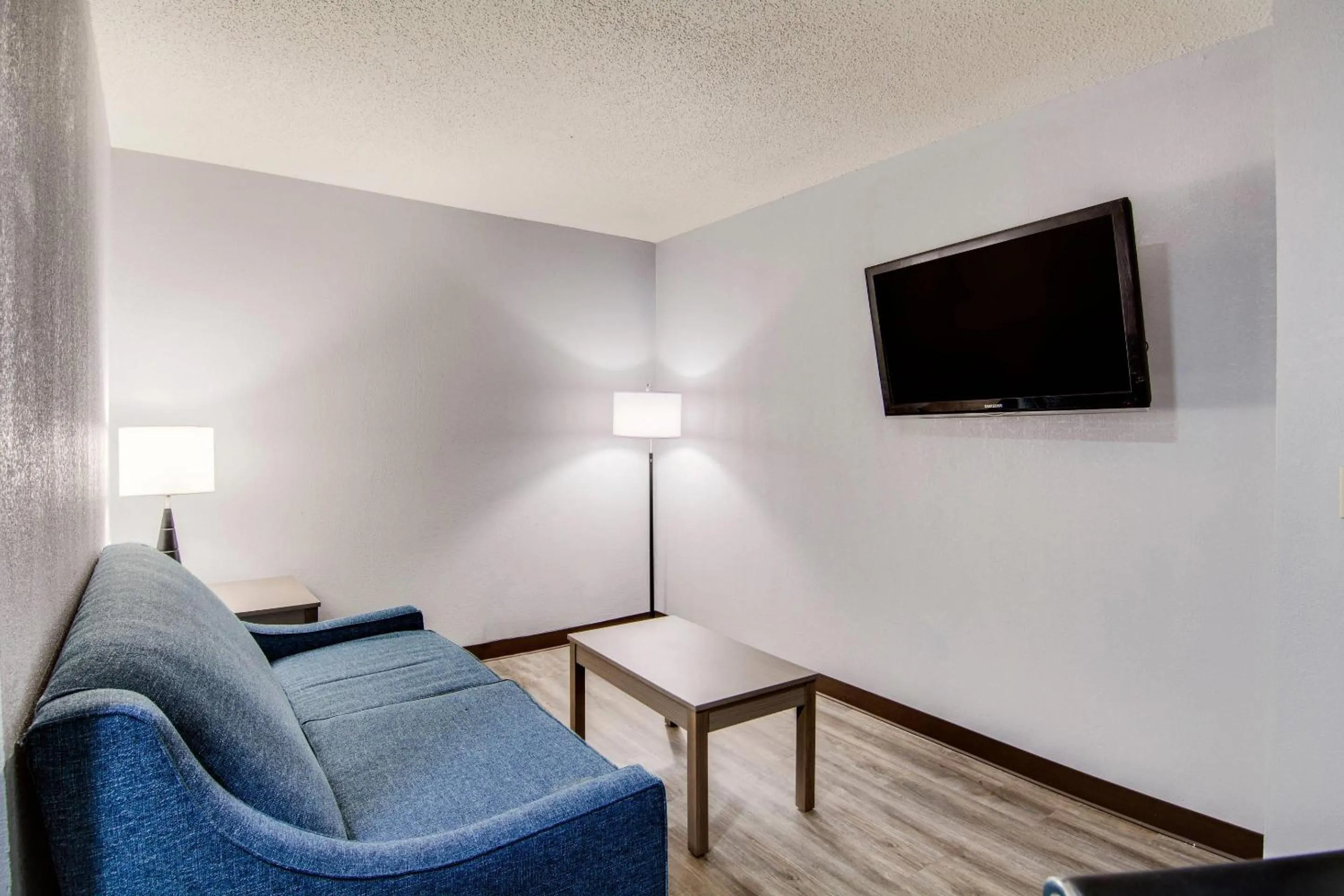 Bedroom in Clarion Pointe on the lake Clarksville-South Hill West