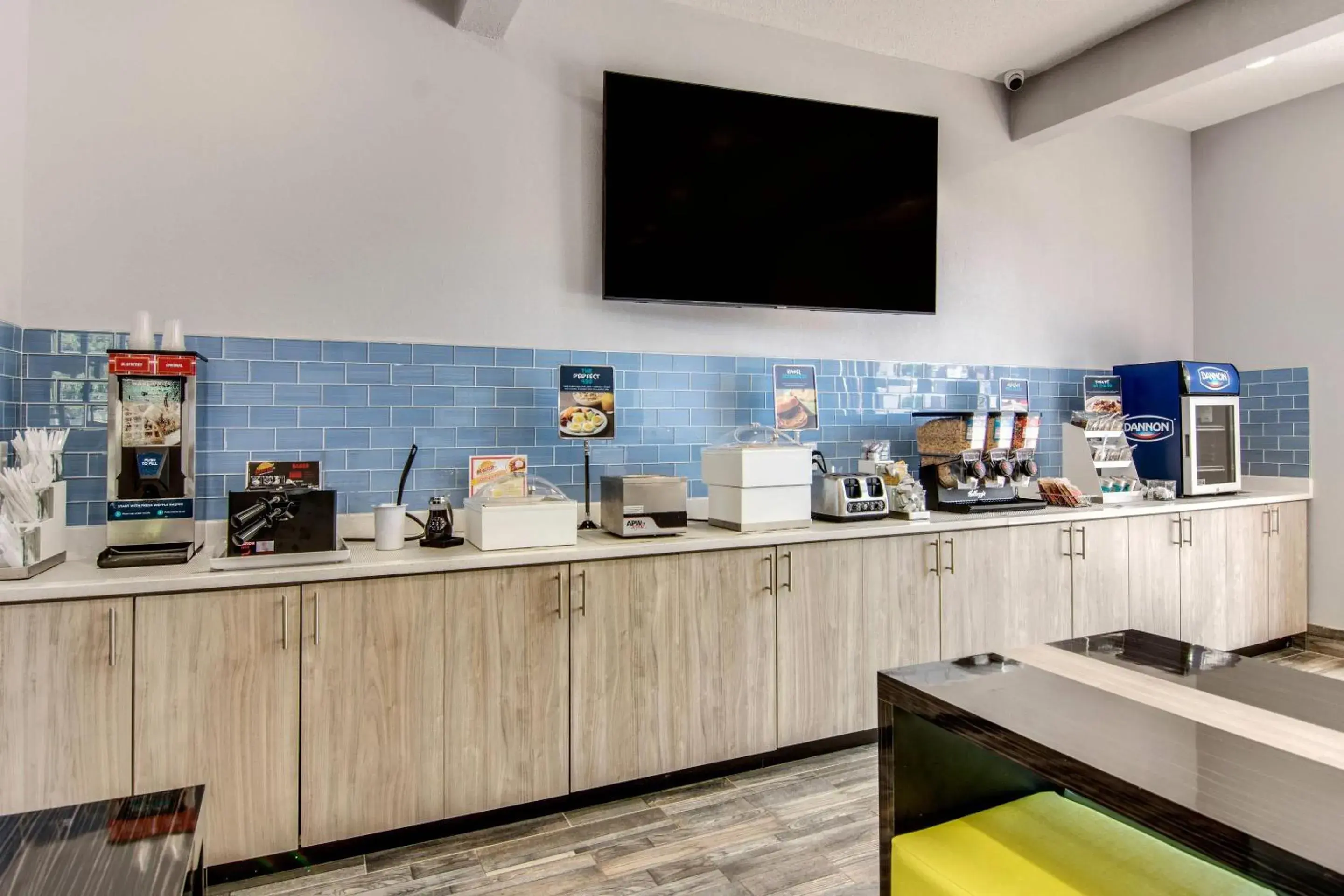 Breakfast in Clarion Pointe on the lake Clarksville-South Hill West Breakfast in Clarion Pointe on the lake Clarksville-South Hill West