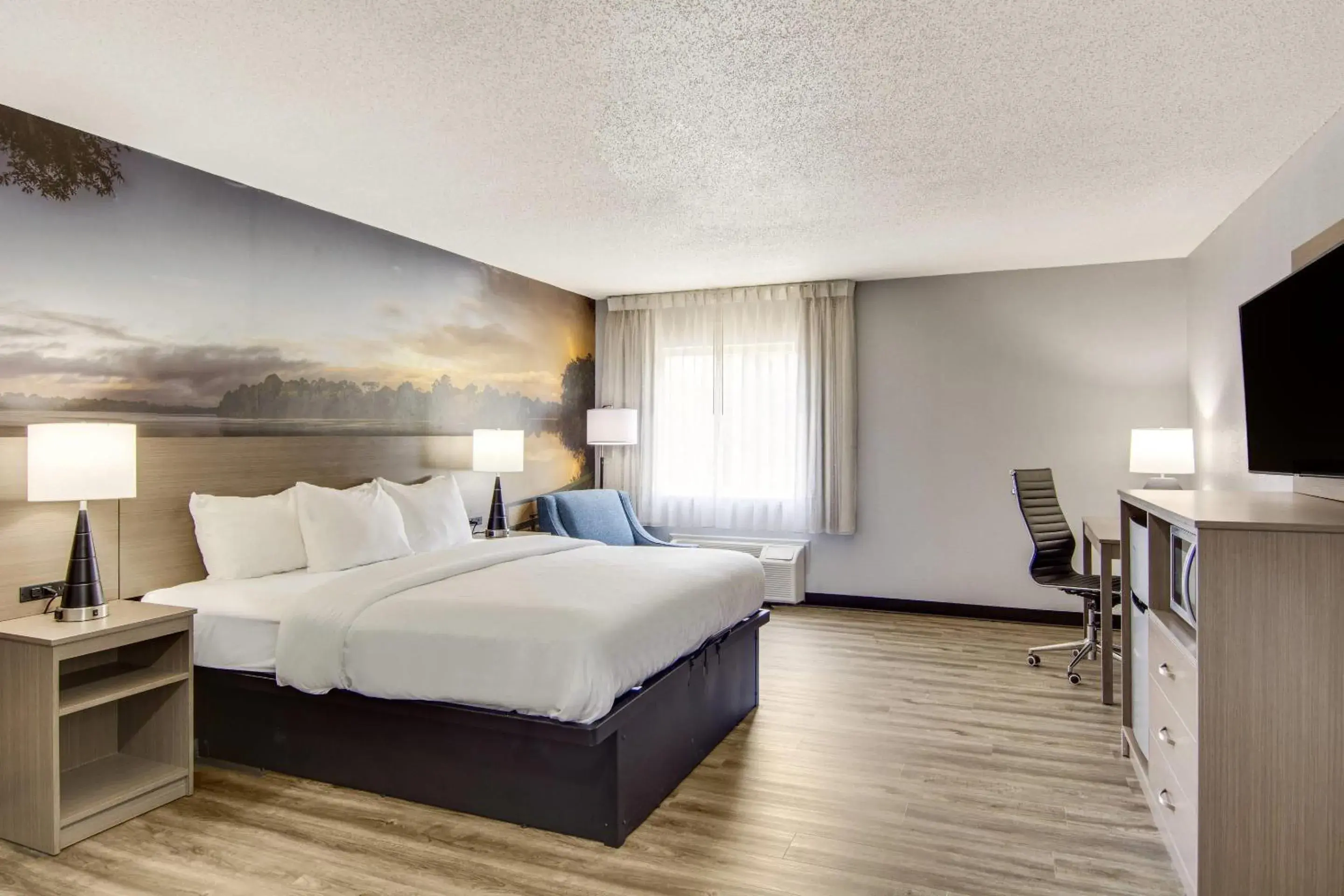 Bedroom, Bed in Clarion Pointe on the lake Clarksville-South Hill West Bedroom, Bed in Clarion Pointe on the lake Clarksville-South Hill West