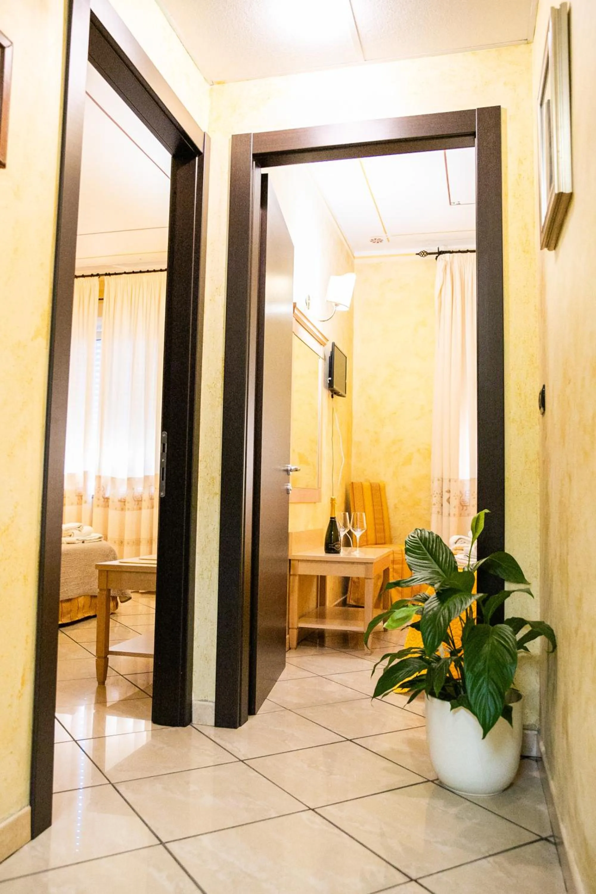 Suite (2 Interconnecting Rooms) in Mannu Hotel