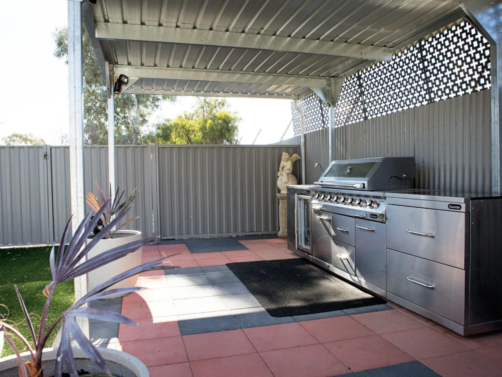 BBQ facilities in Cameo Inn Motel