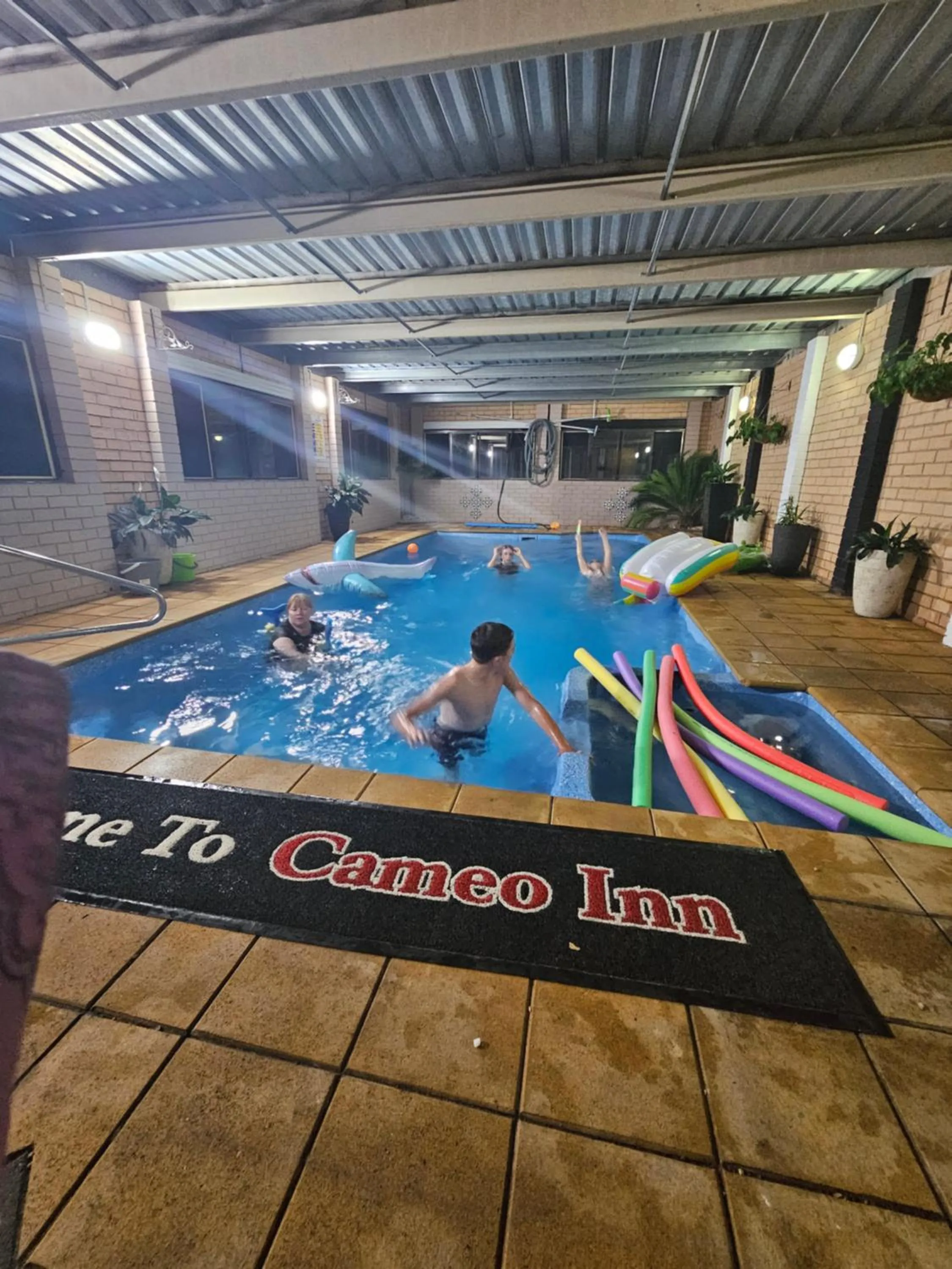 Swimming pool in Cameo Inn Motel