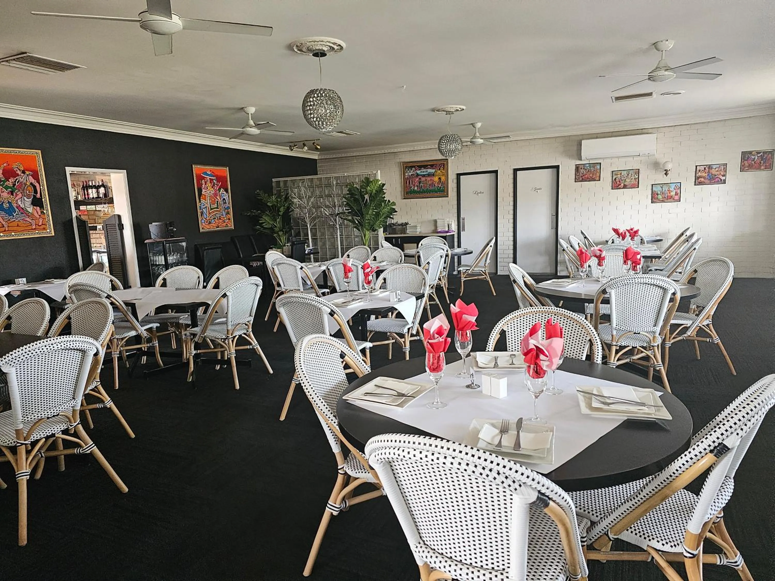 Restaurant/places to eat in Cameo Inn Motel