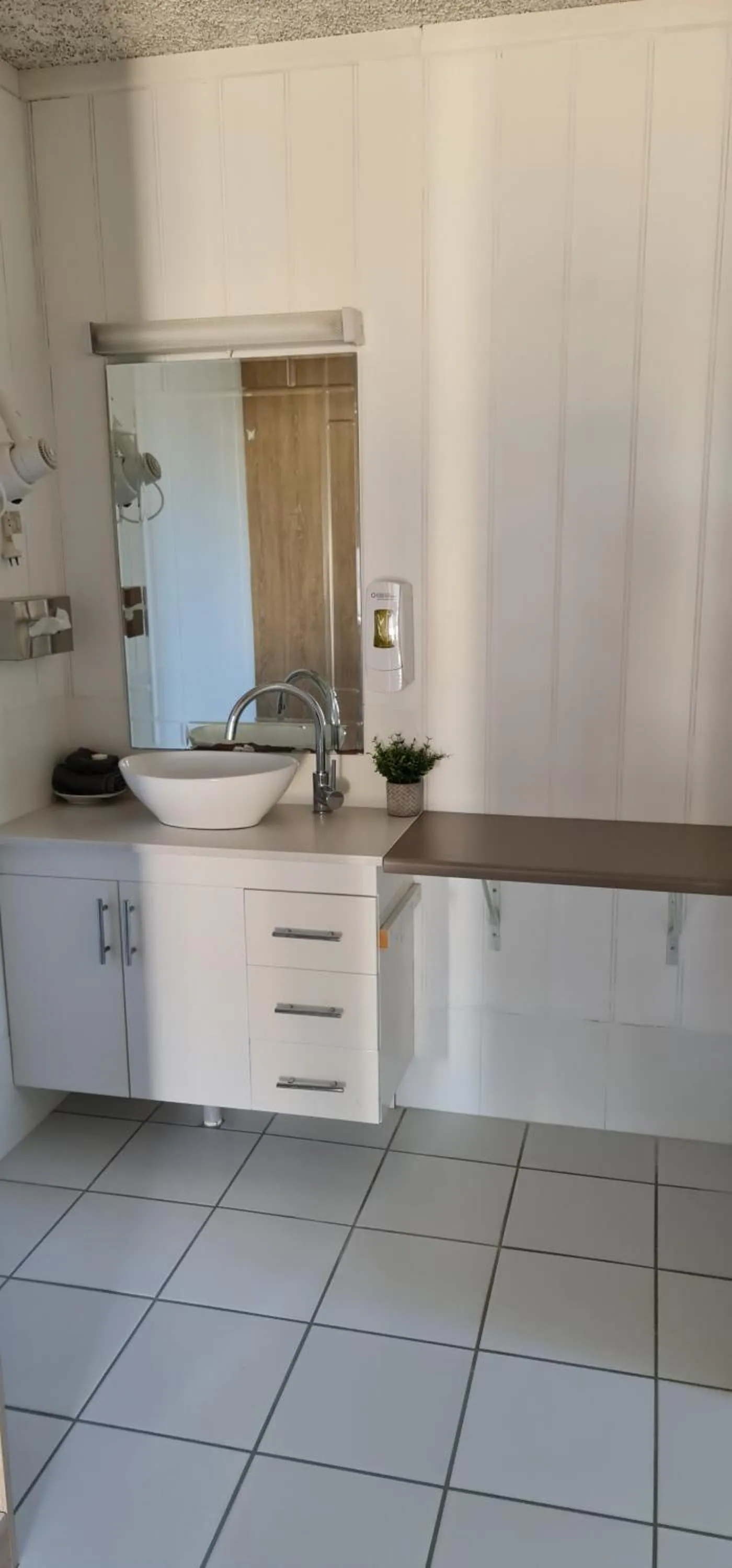 Bathroom in Cameo Inn Motel