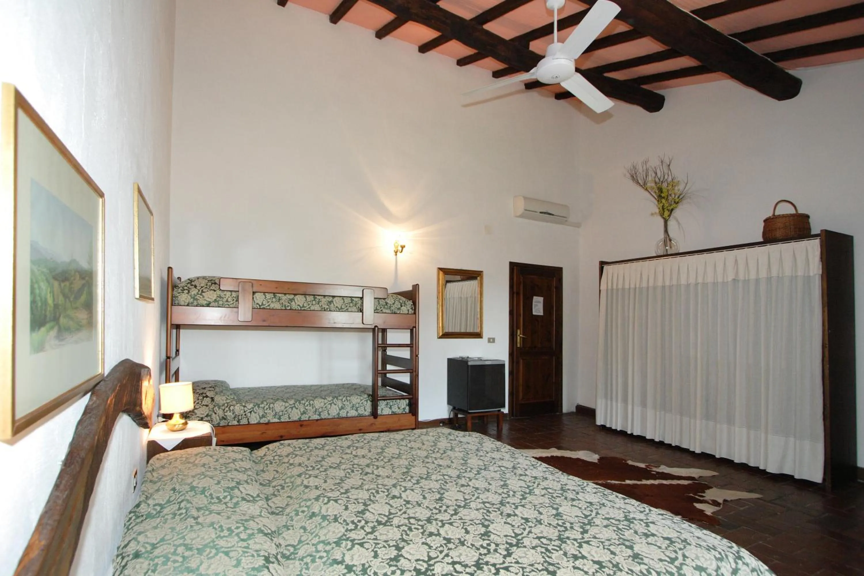 Bedroom, Bed in Campo Di Carlo