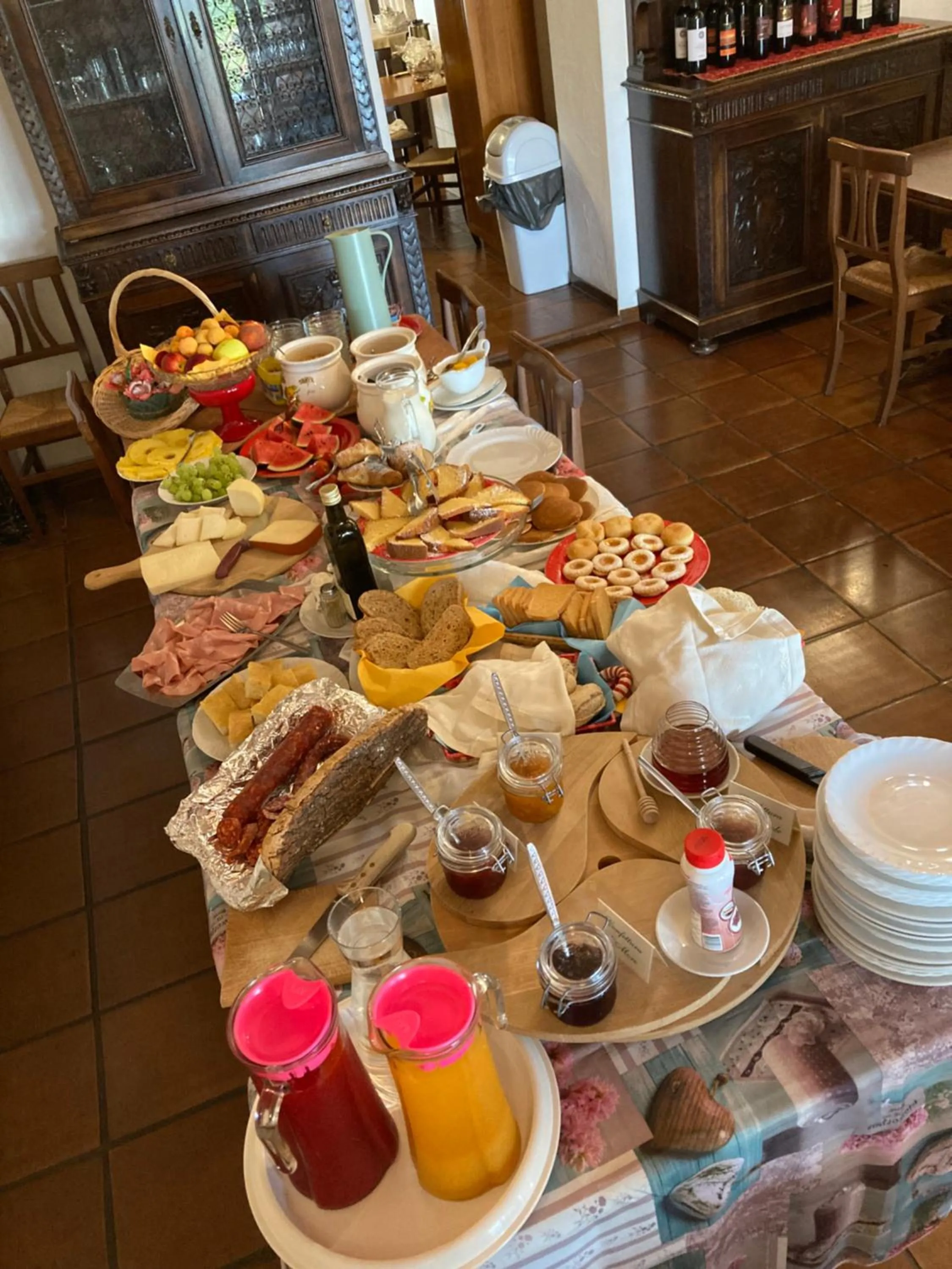 Buffet breakfast in Campo Di Carlo