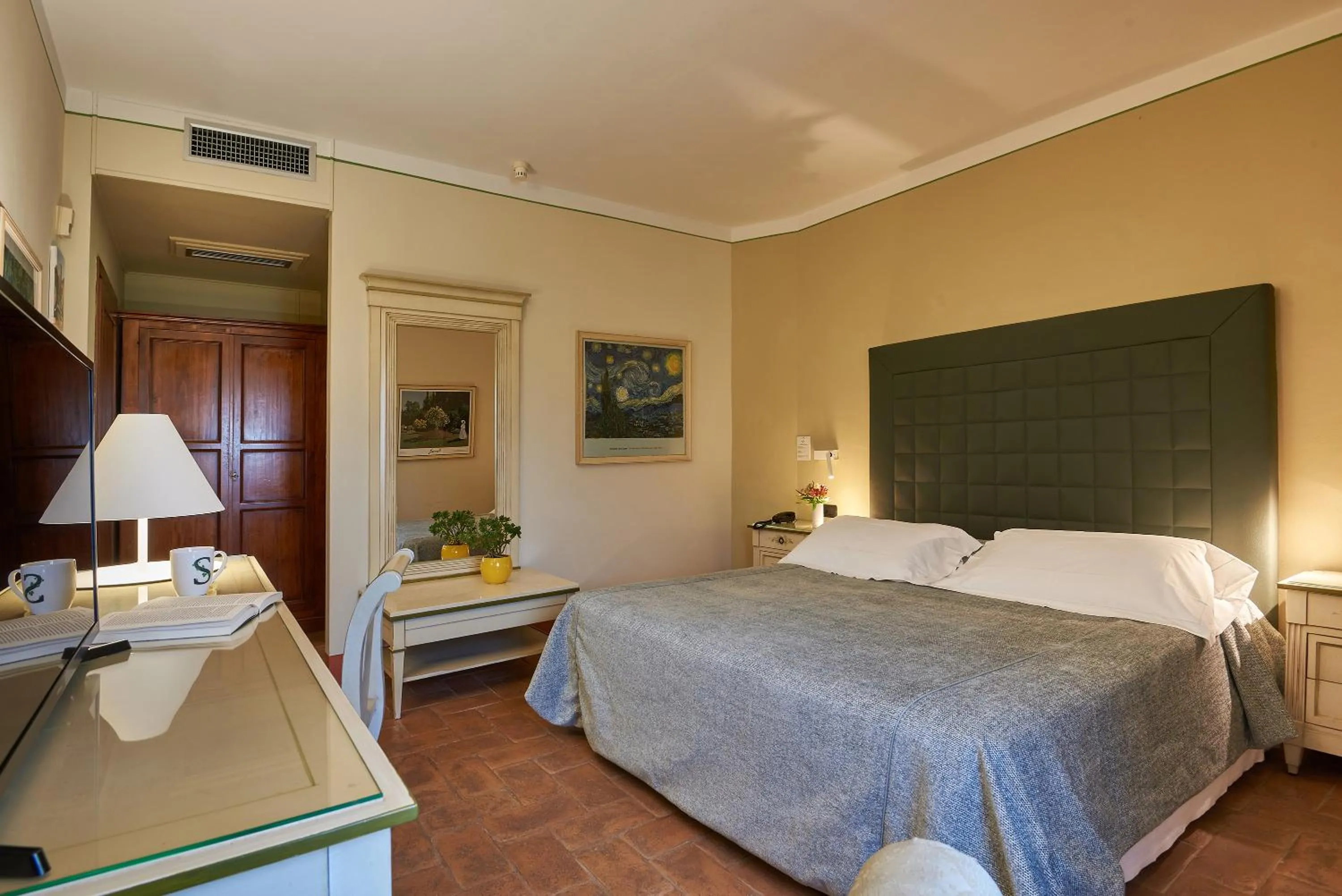 Photo of the whole room, Bed in Relais Osteria Dell'Orcia