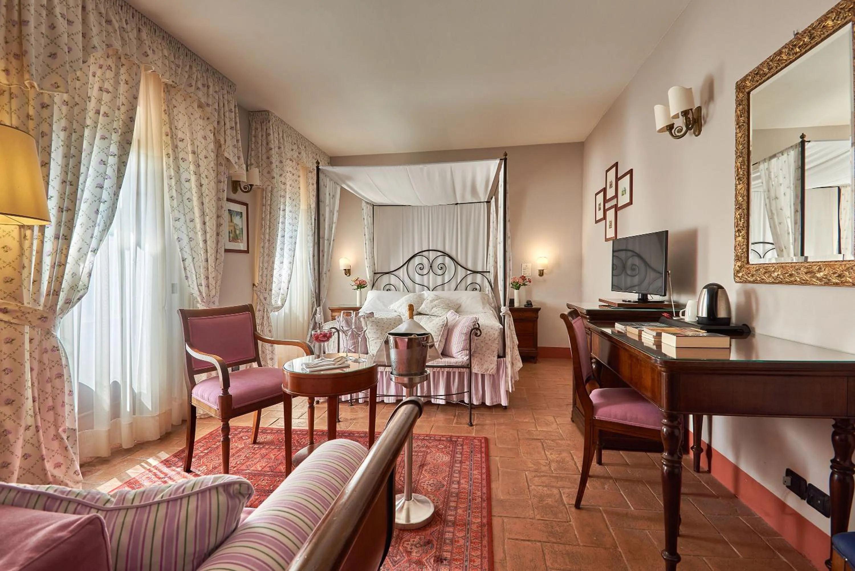 Bed in Relais Osteria Dell'Orcia