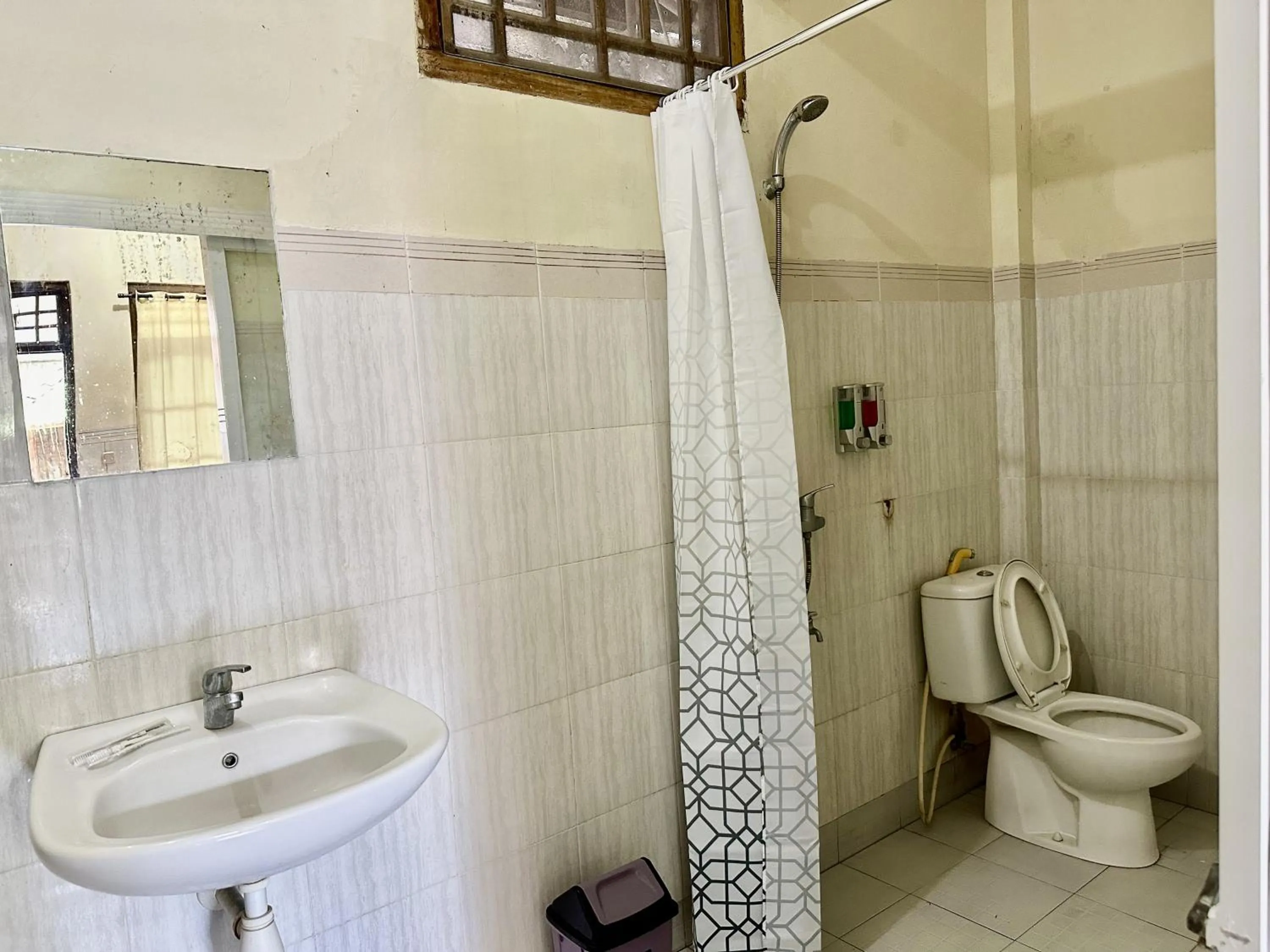 Shower in Gili Beach Wind