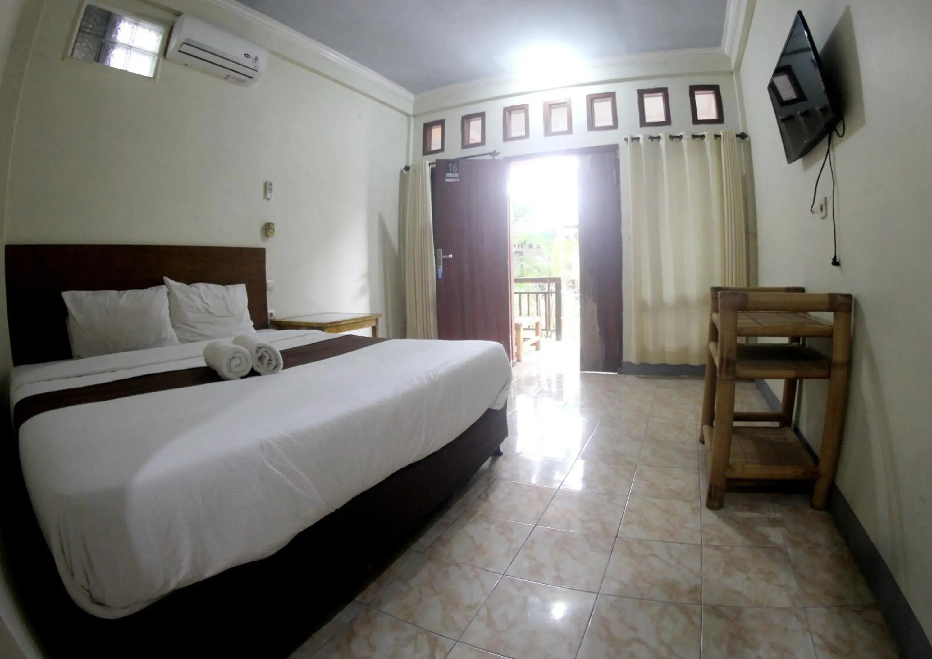 Photo of the whole room, Bed in Gili Beach Wind Photo of the whole room, Bed in Gili Beach Wind