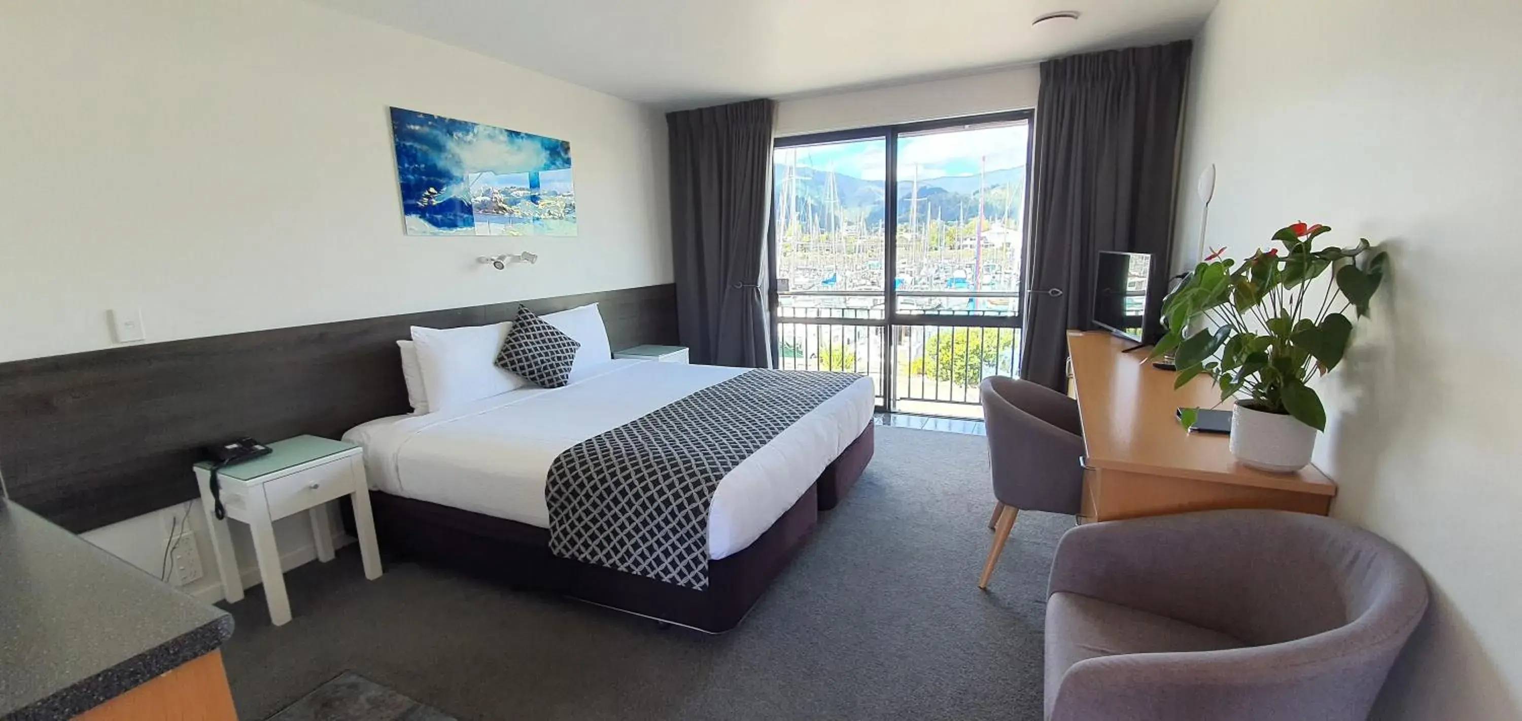 Photo of the whole room, Bed in Harbourside Lodge Photo of the whole room, Bed in Harbourside Lodge