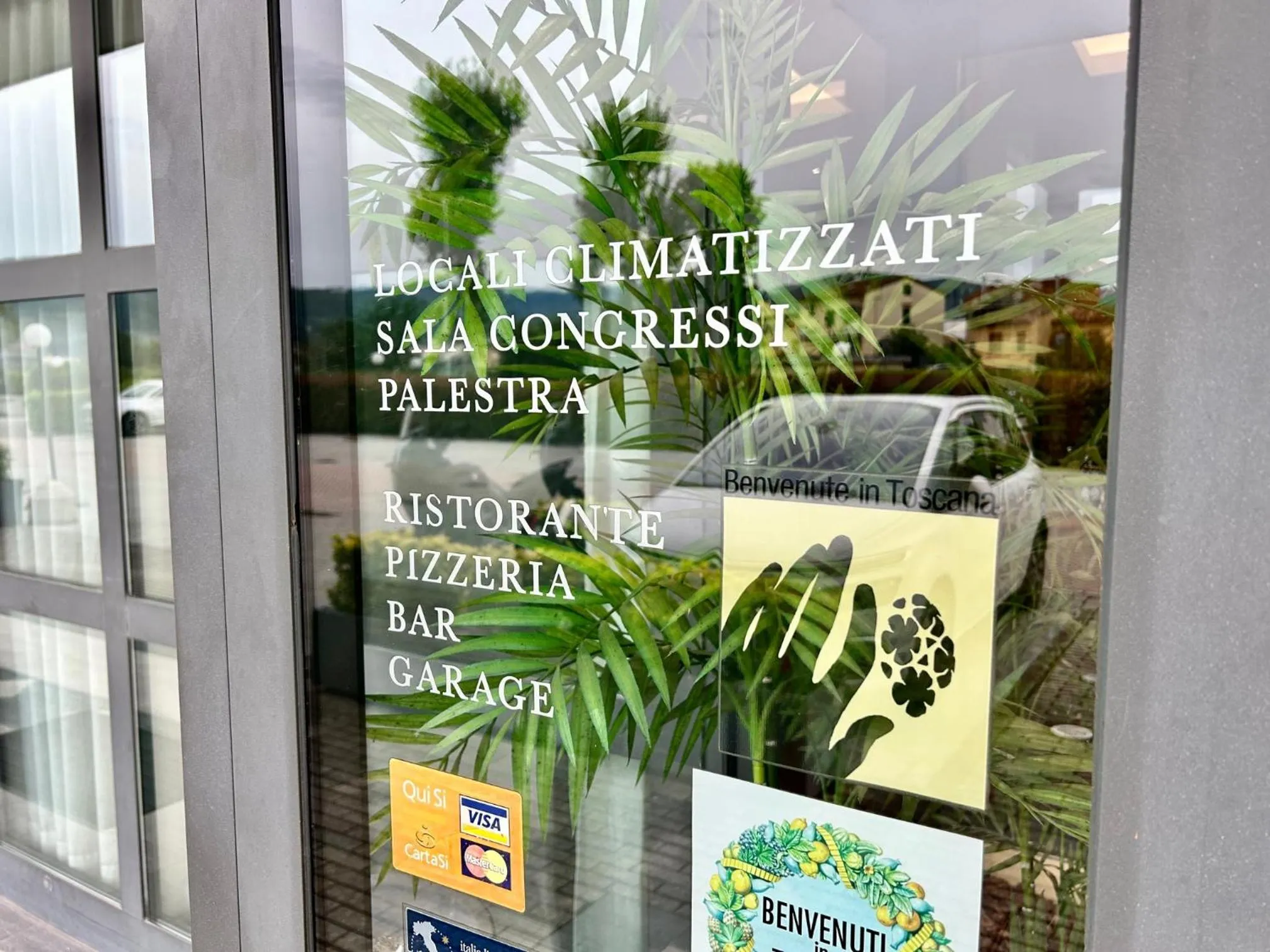 Text overlay in Hotel Ristorante Trendy