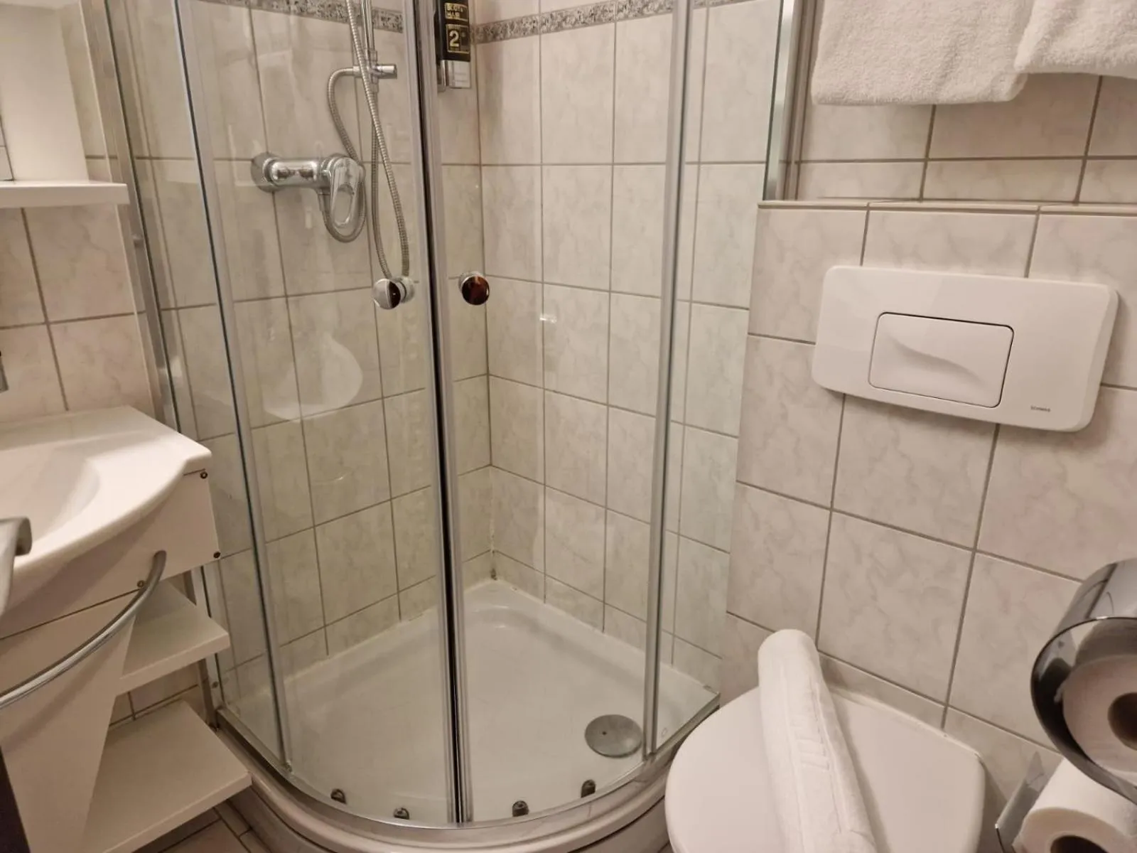 Toilet in Hotel Paidion