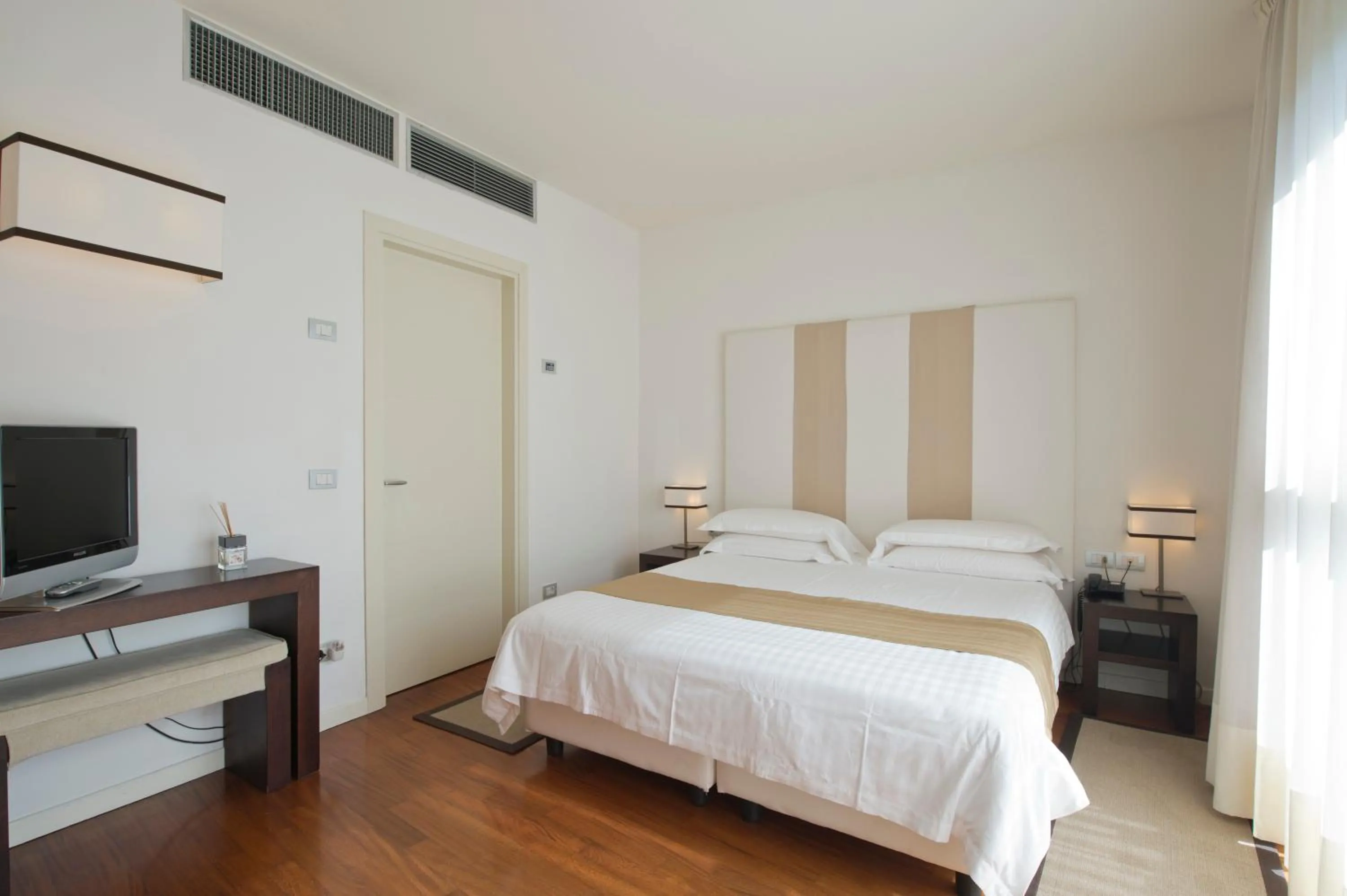 Bedroom, Bed in Eden Rock Resort