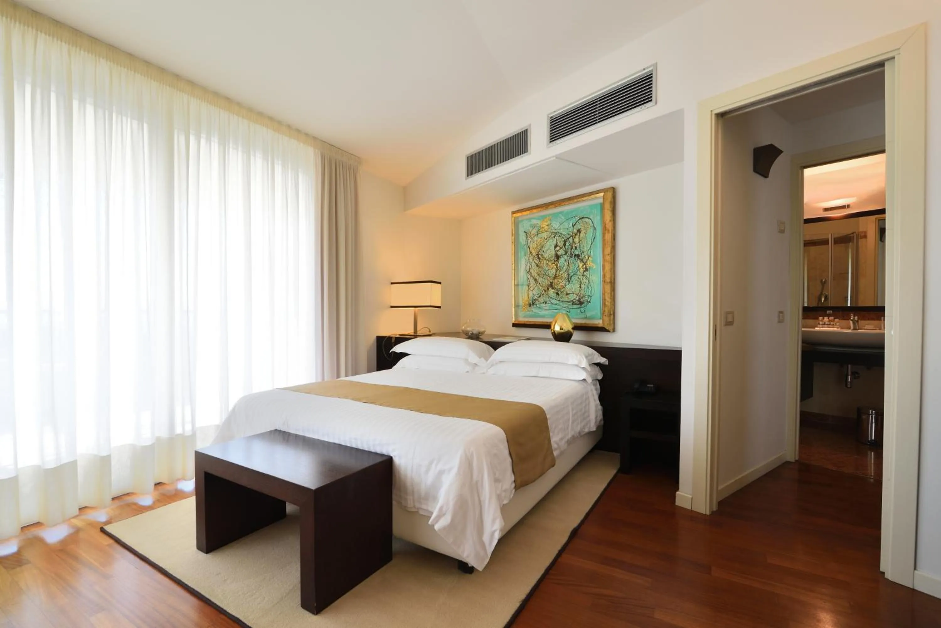 Bedroom, Bed in Eden Rock Resort