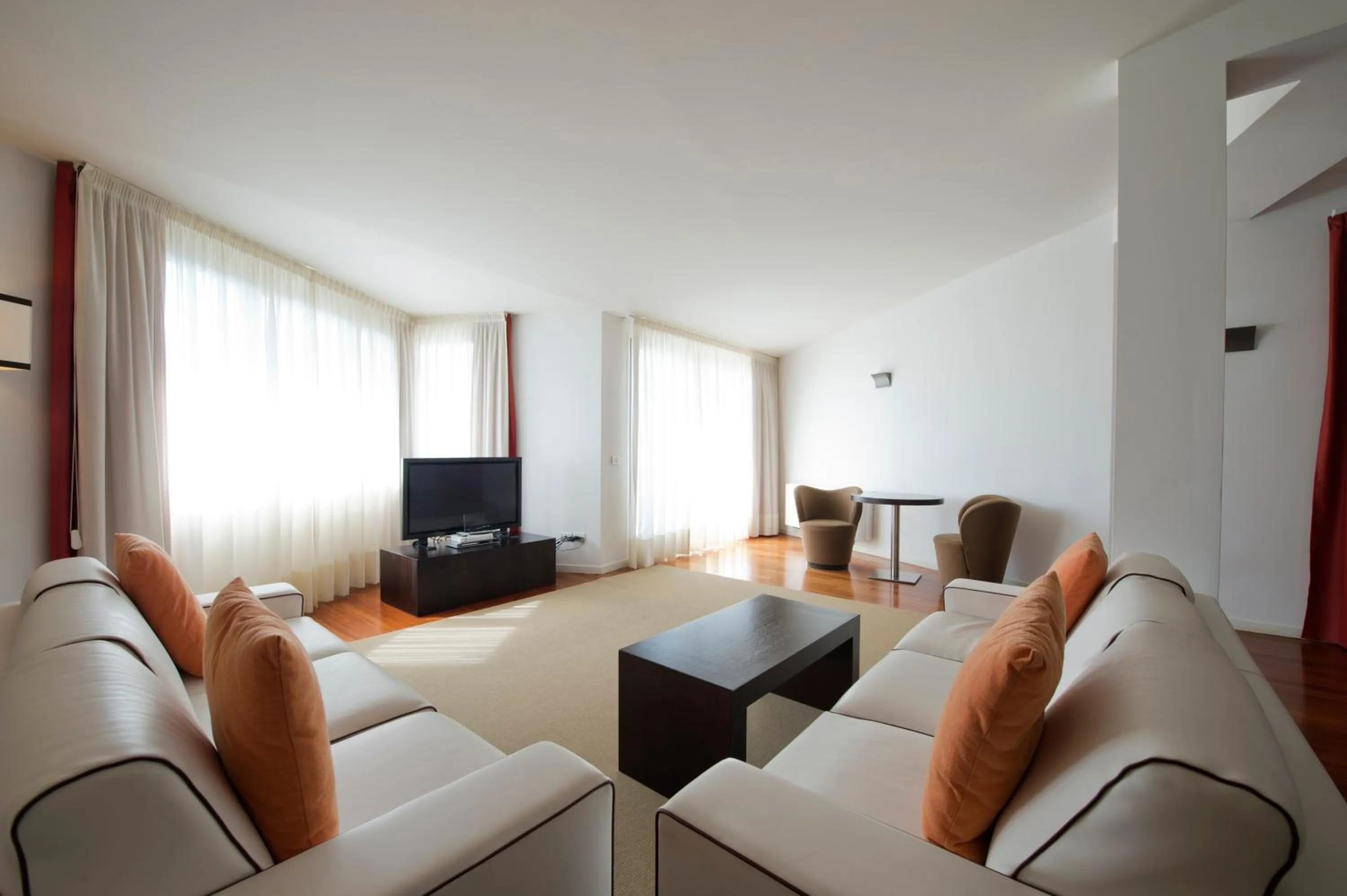 TV and multimedia in Eden Rock Resort