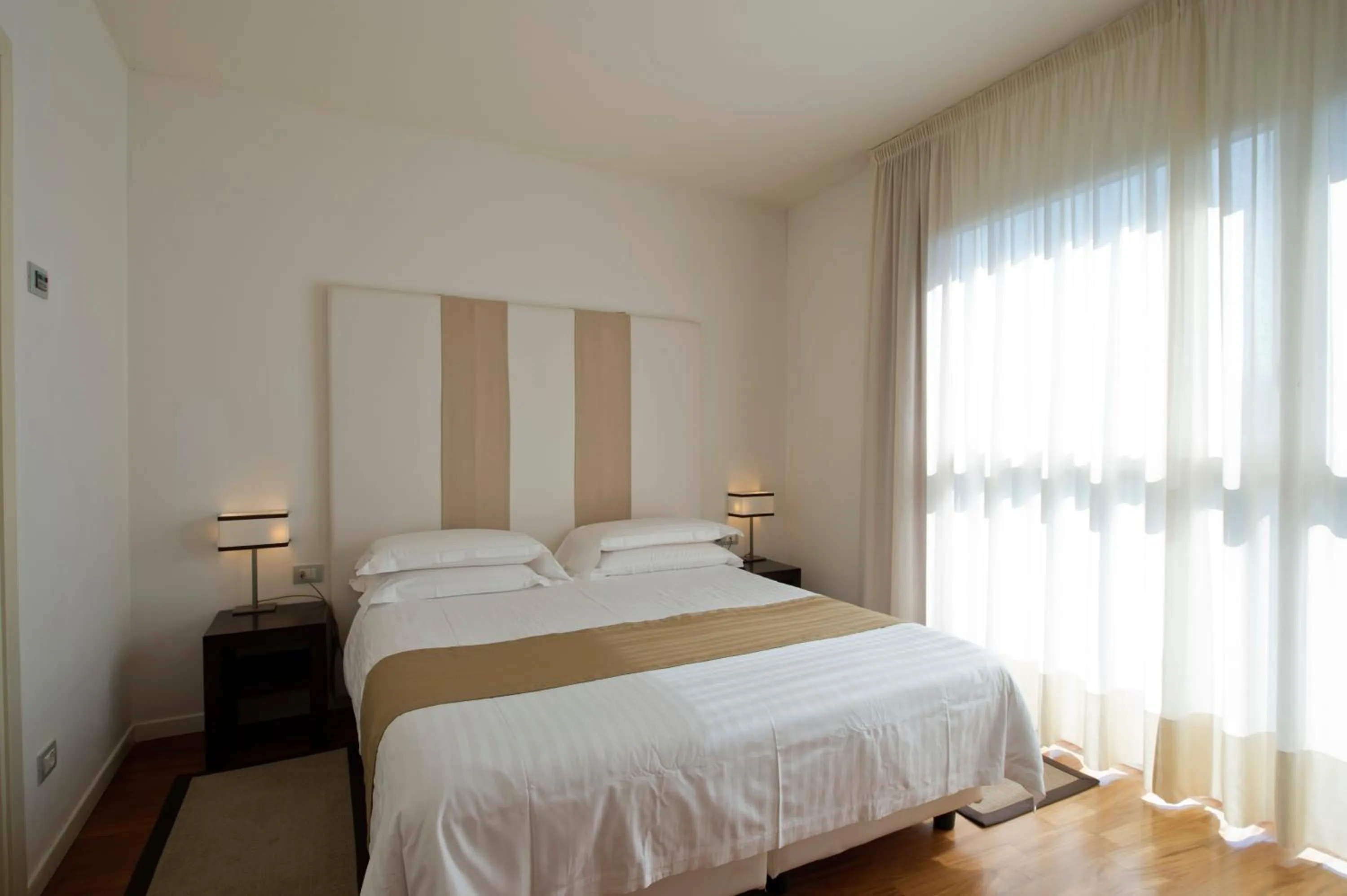 Bedroom, Bed in Eden Rock Resort