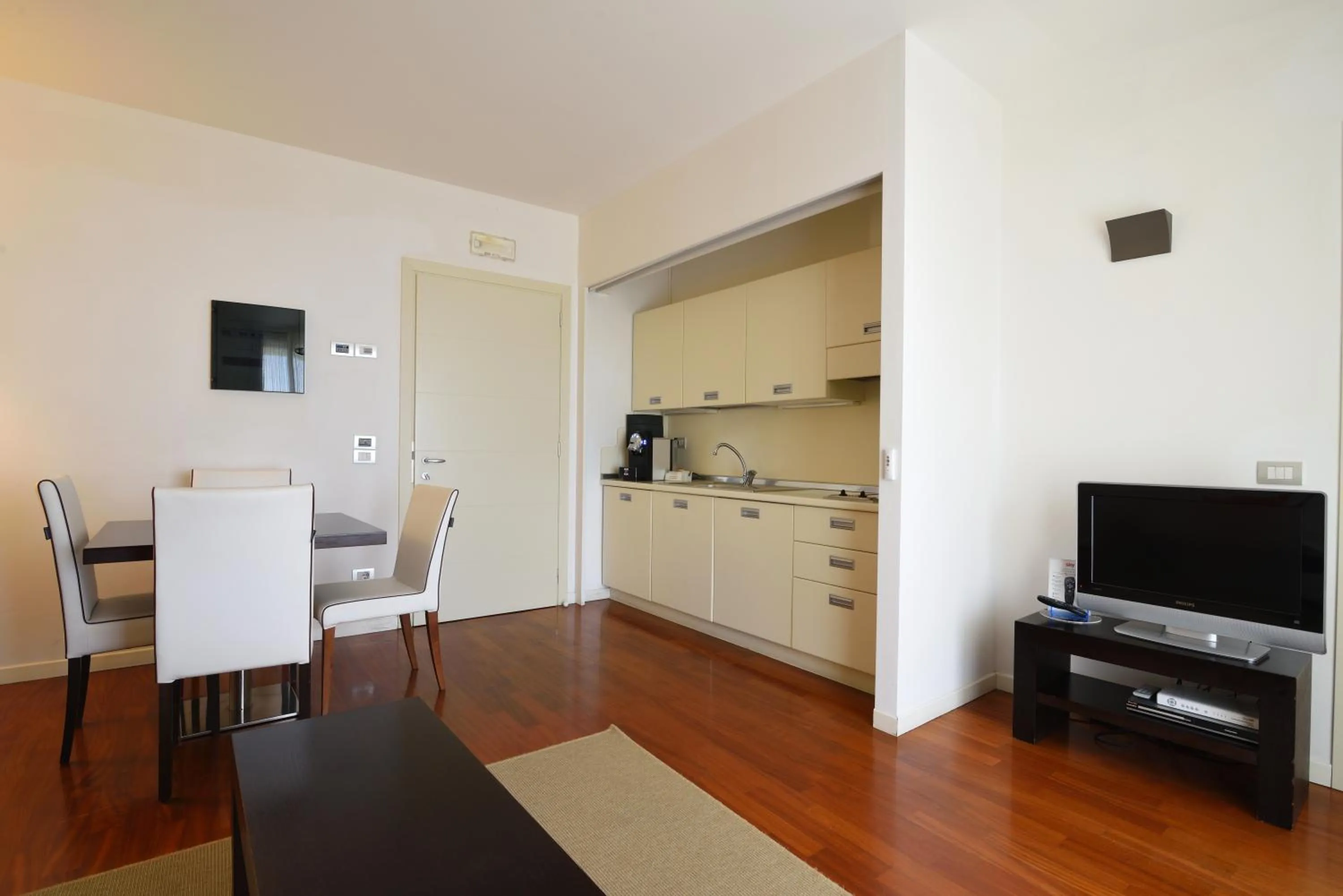 Kitchen or kitchenette in Eden Rock Resort