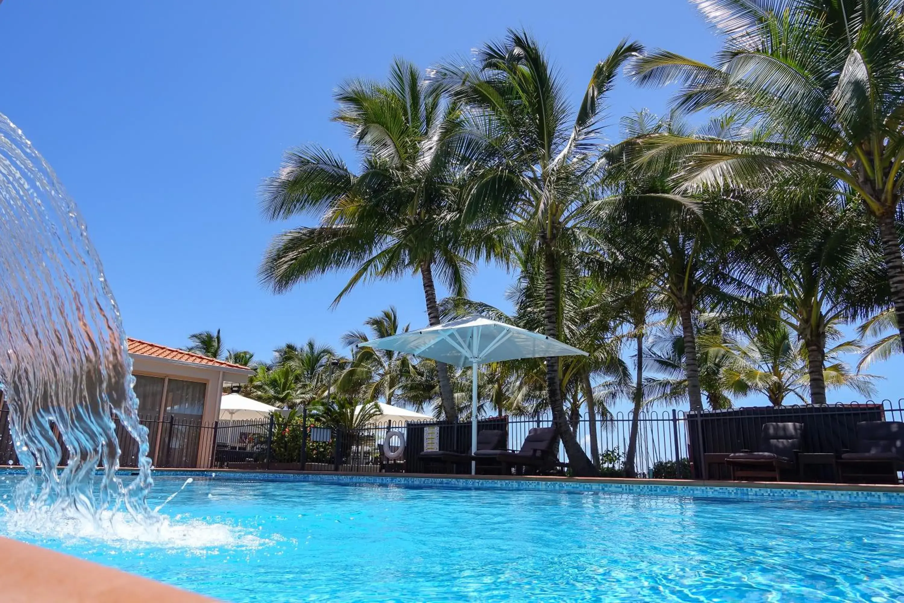 Swimming pool in Mantra Mackay Swimming pool in Mantra Mackay