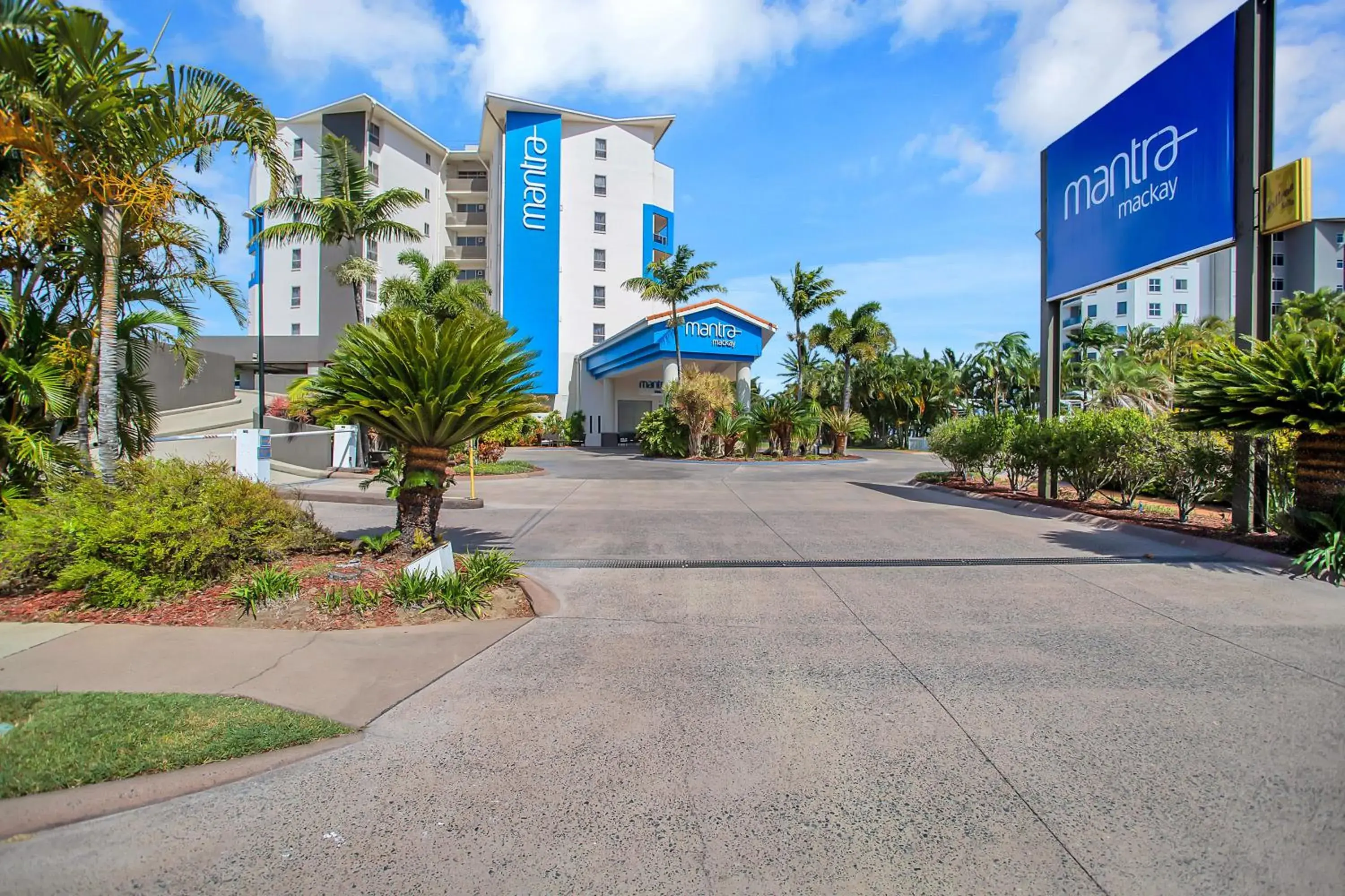 Property building in Mantra Mackay Property building in Mantra Mackay