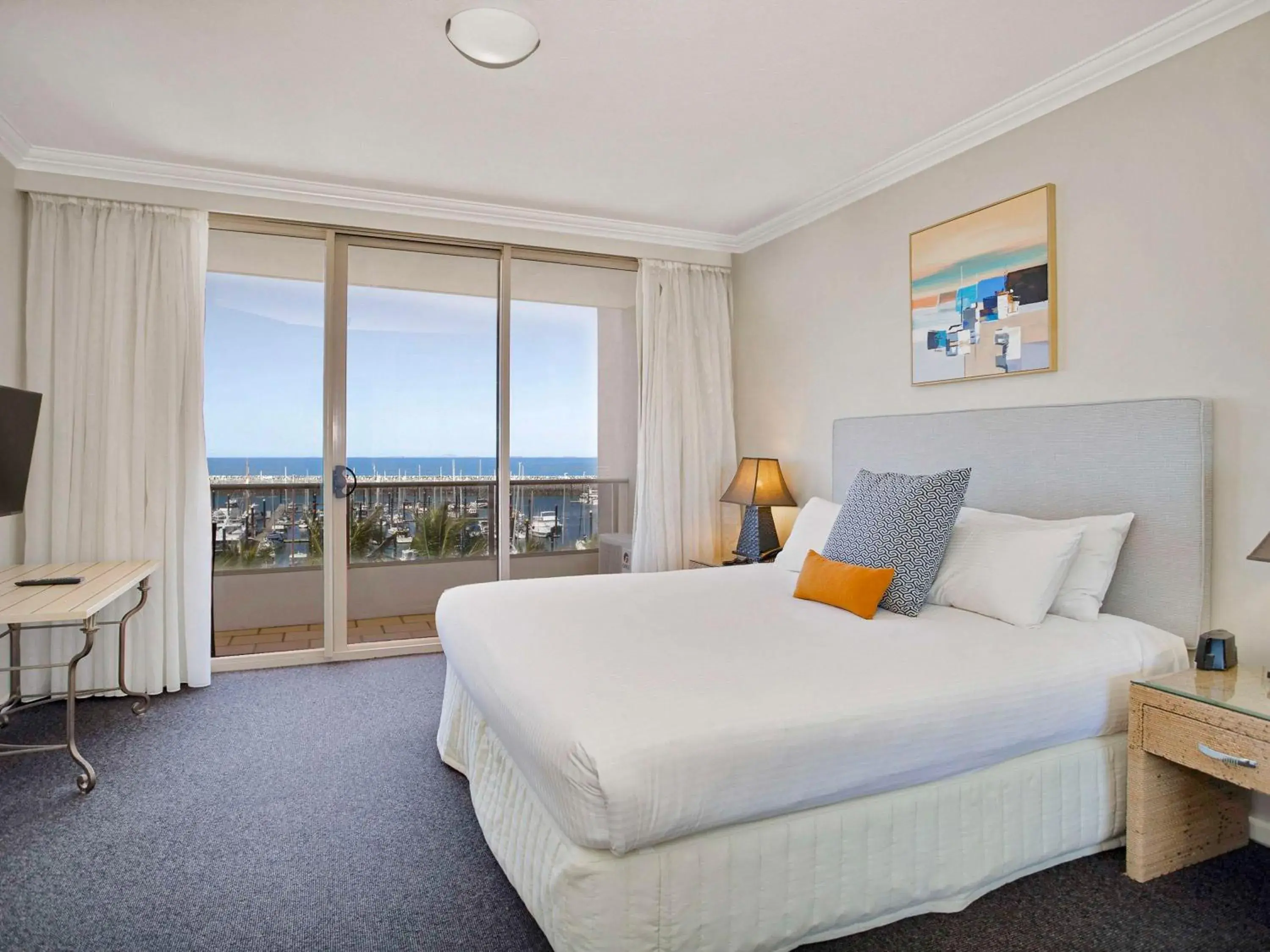 Bedroom, Bed in Mantra Mackay Bedroom, Bed in Mantra Mackay