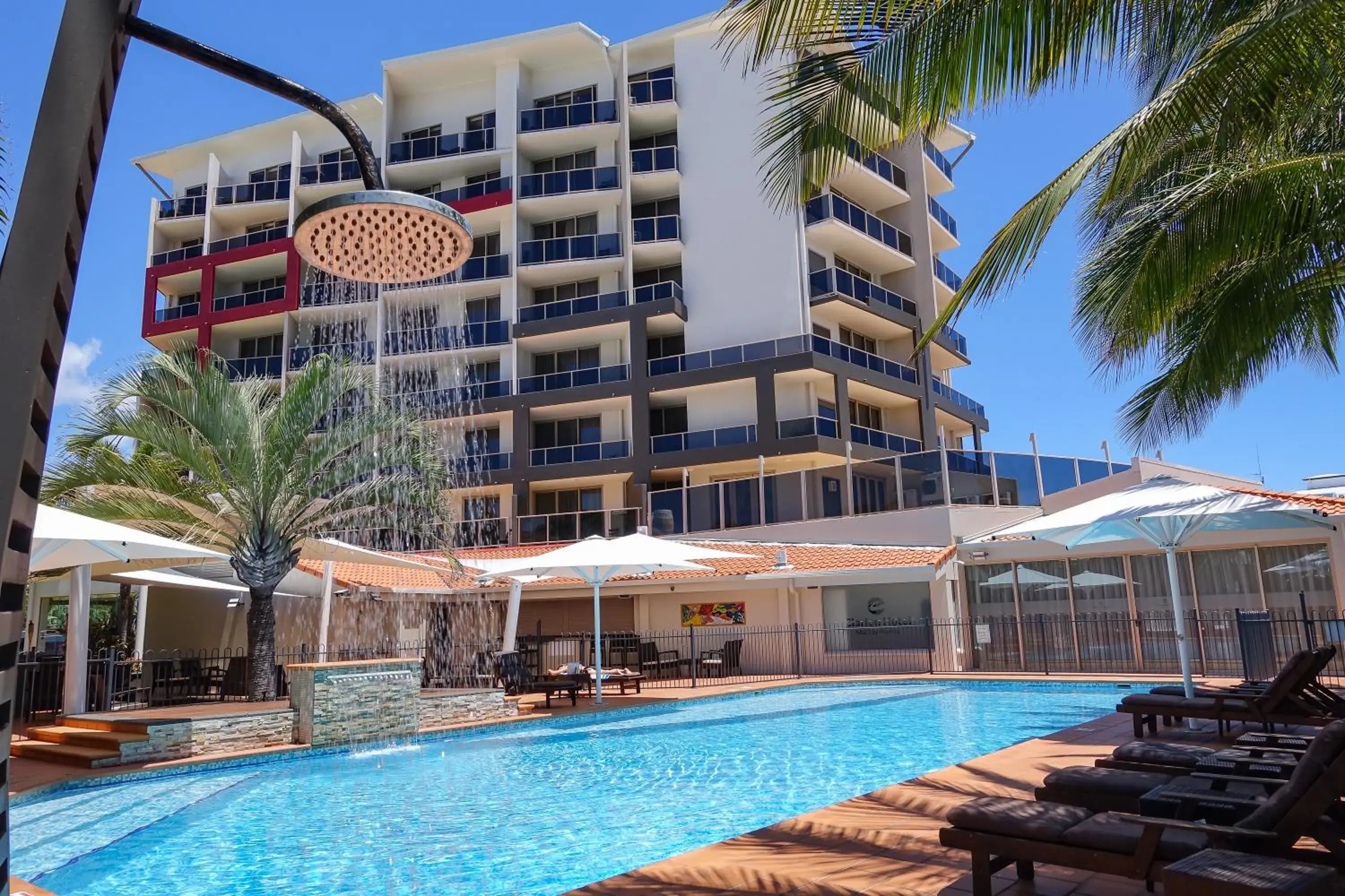 Swimming pool in Mantra Mackay Swimming pool in Mantra Mackay
