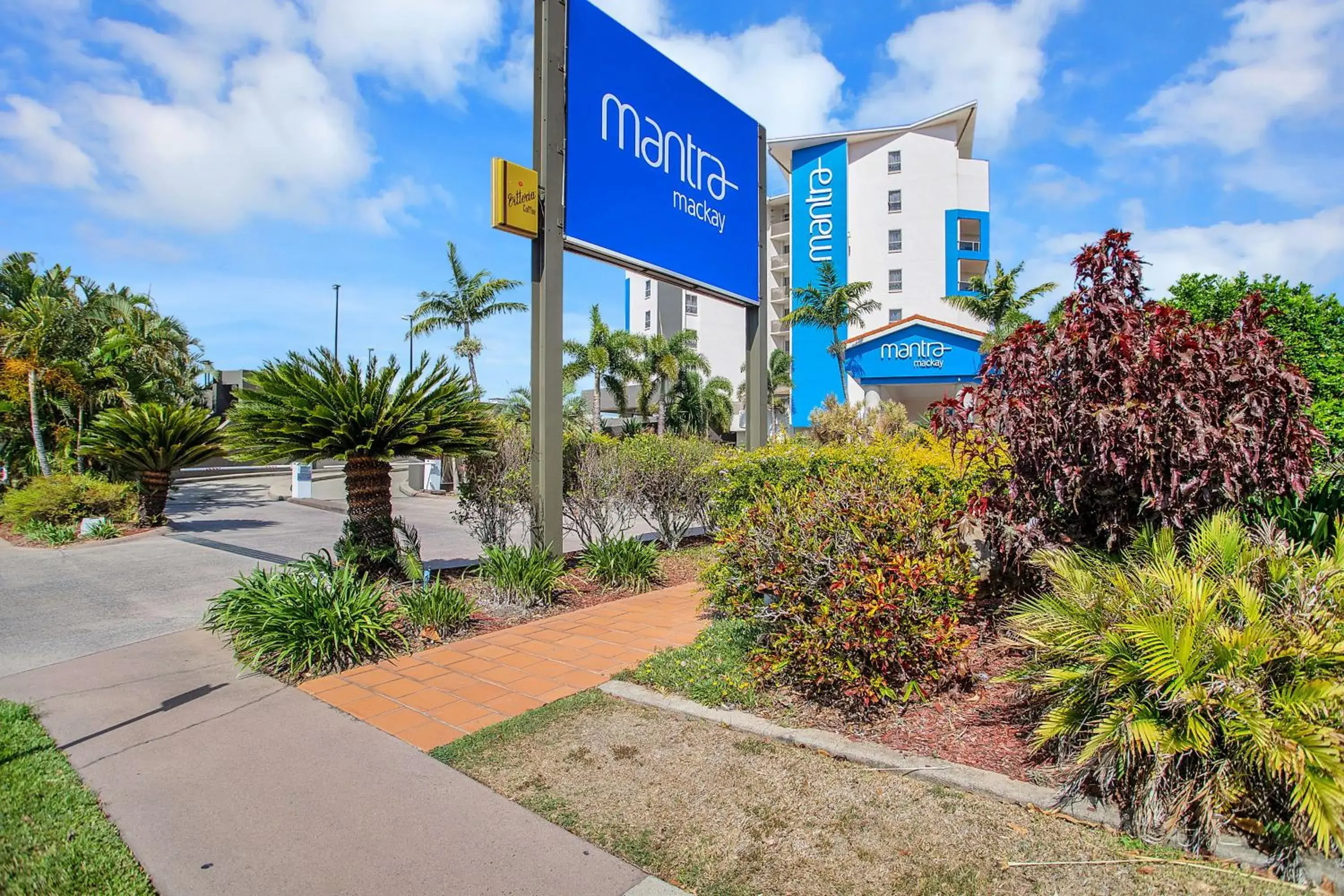 Property building in Mantra Mackay Property building in Mantra Mackay