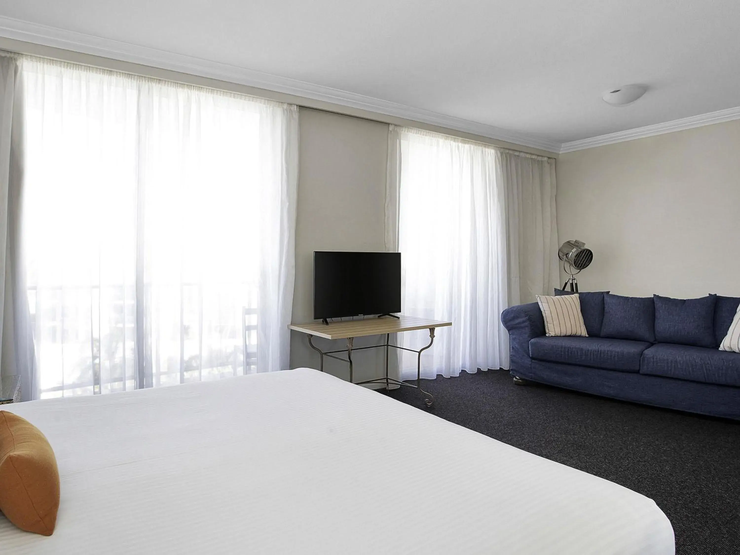 Bedroom, Bed in Mantra Mackay Bedroom, Bed in Mantra Mackay