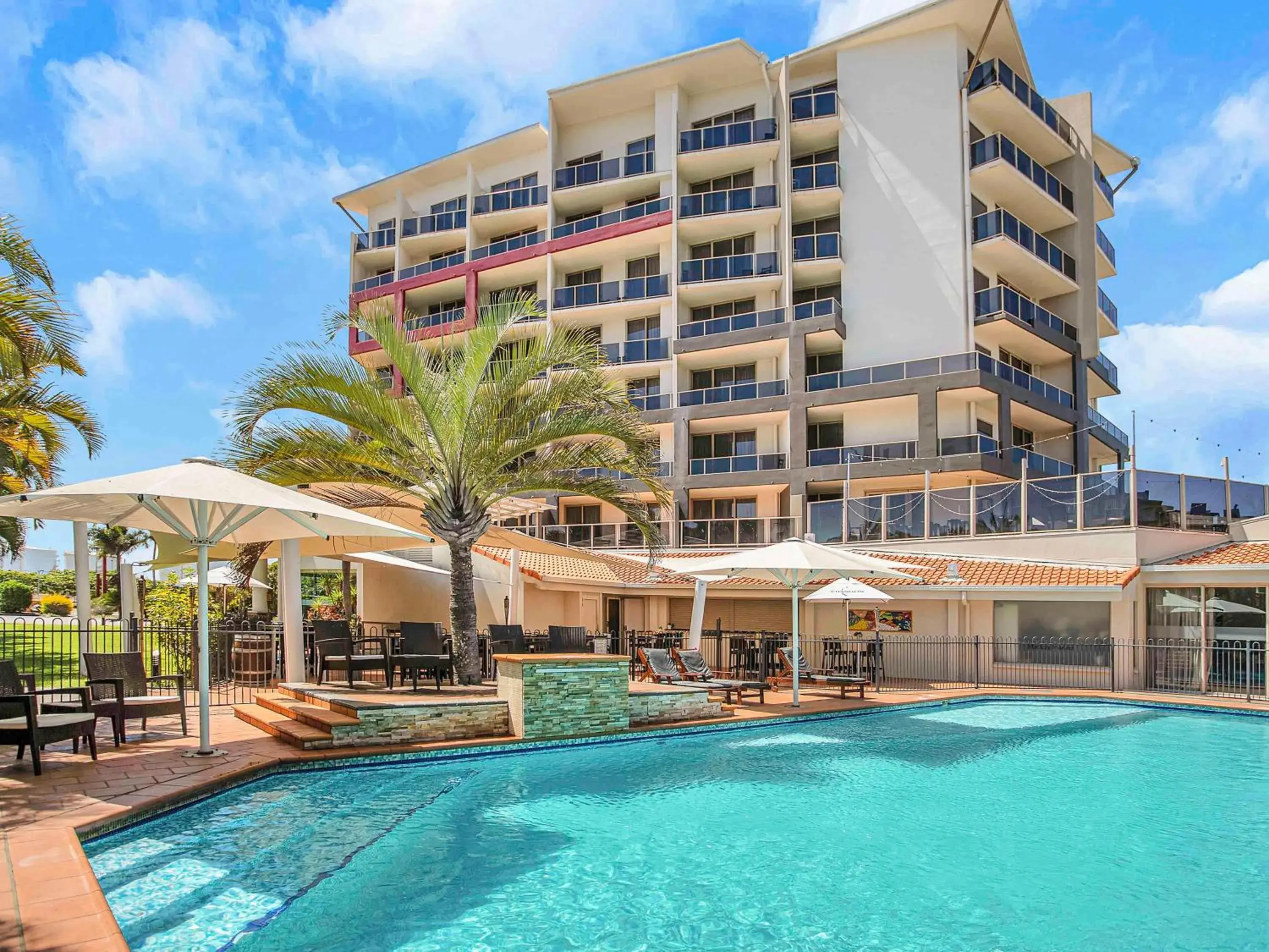 Property building in Mantra Mackay Property building in Mantra Mackay