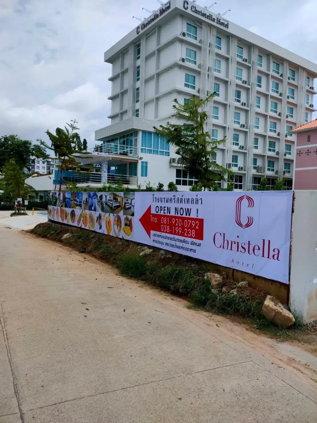Property building in Christella Hotel Laemchabang Property building in Christella Hotel Laemchabang