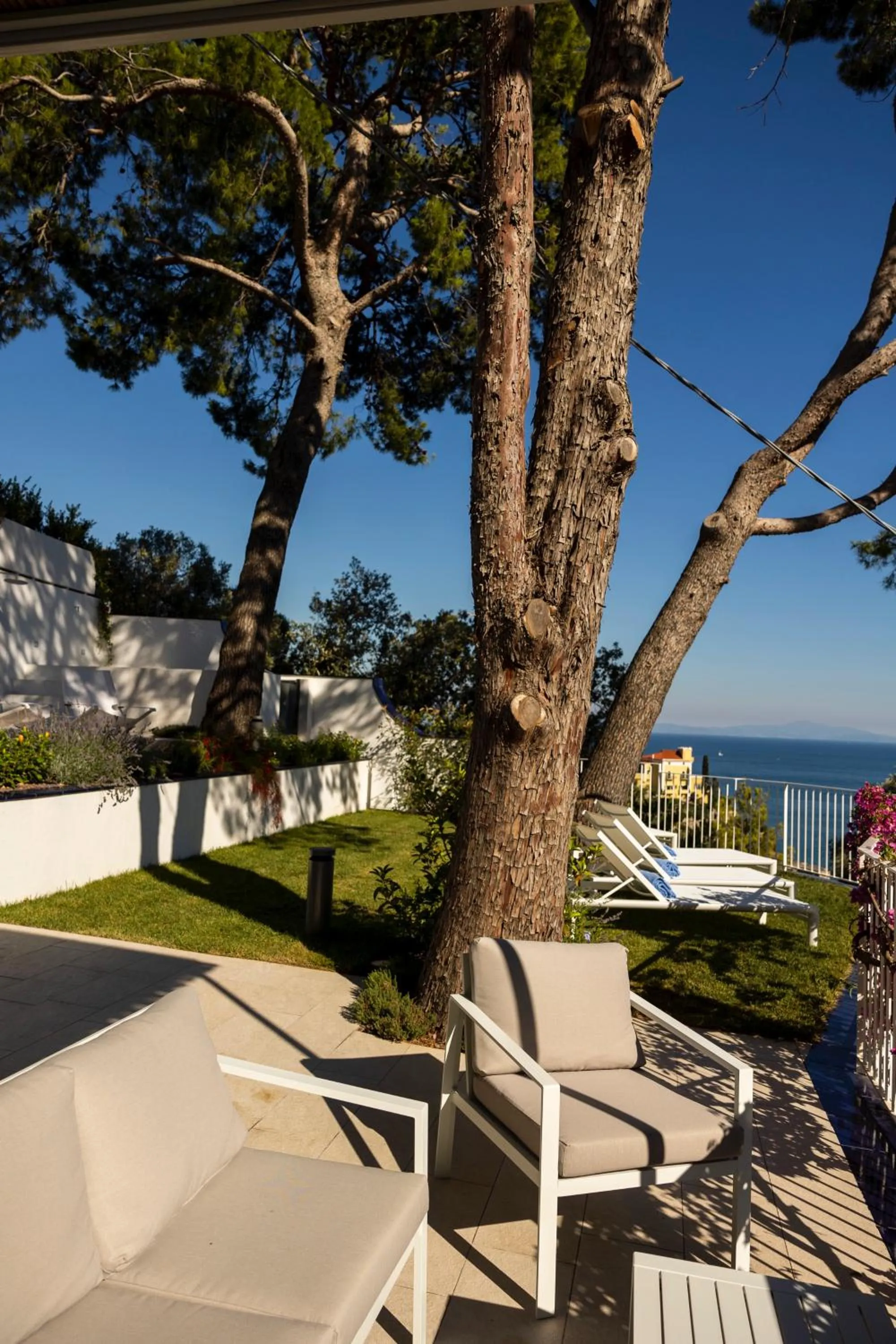 Garden in Decori Suites Amalfi Coast - Free Parking