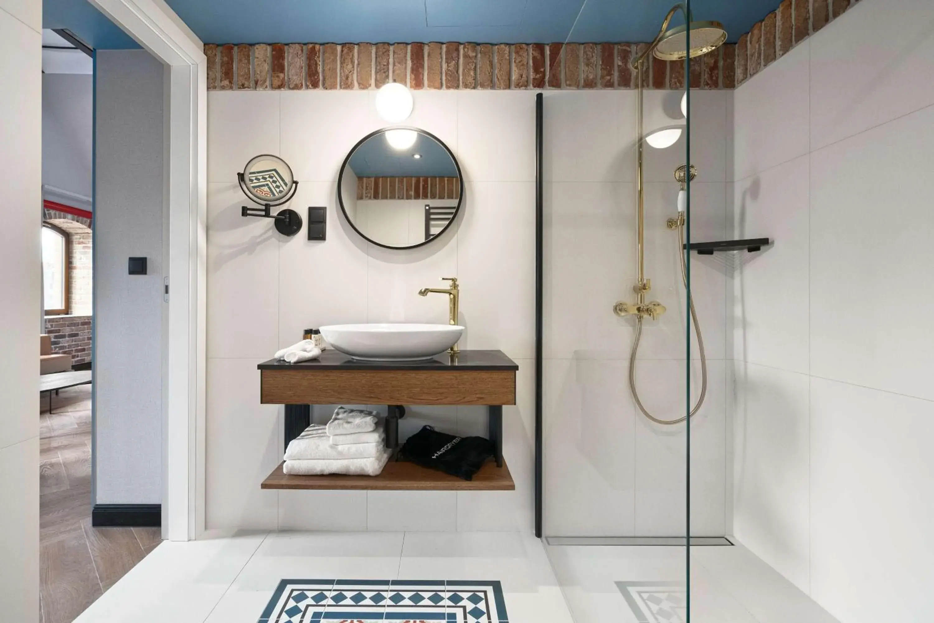 Photo of the whole room in Radisson RED Gdansk, Wyspa Spichrzów Photo of the whole room in Radisson RED Gdansk, Wyspa Spichrzów