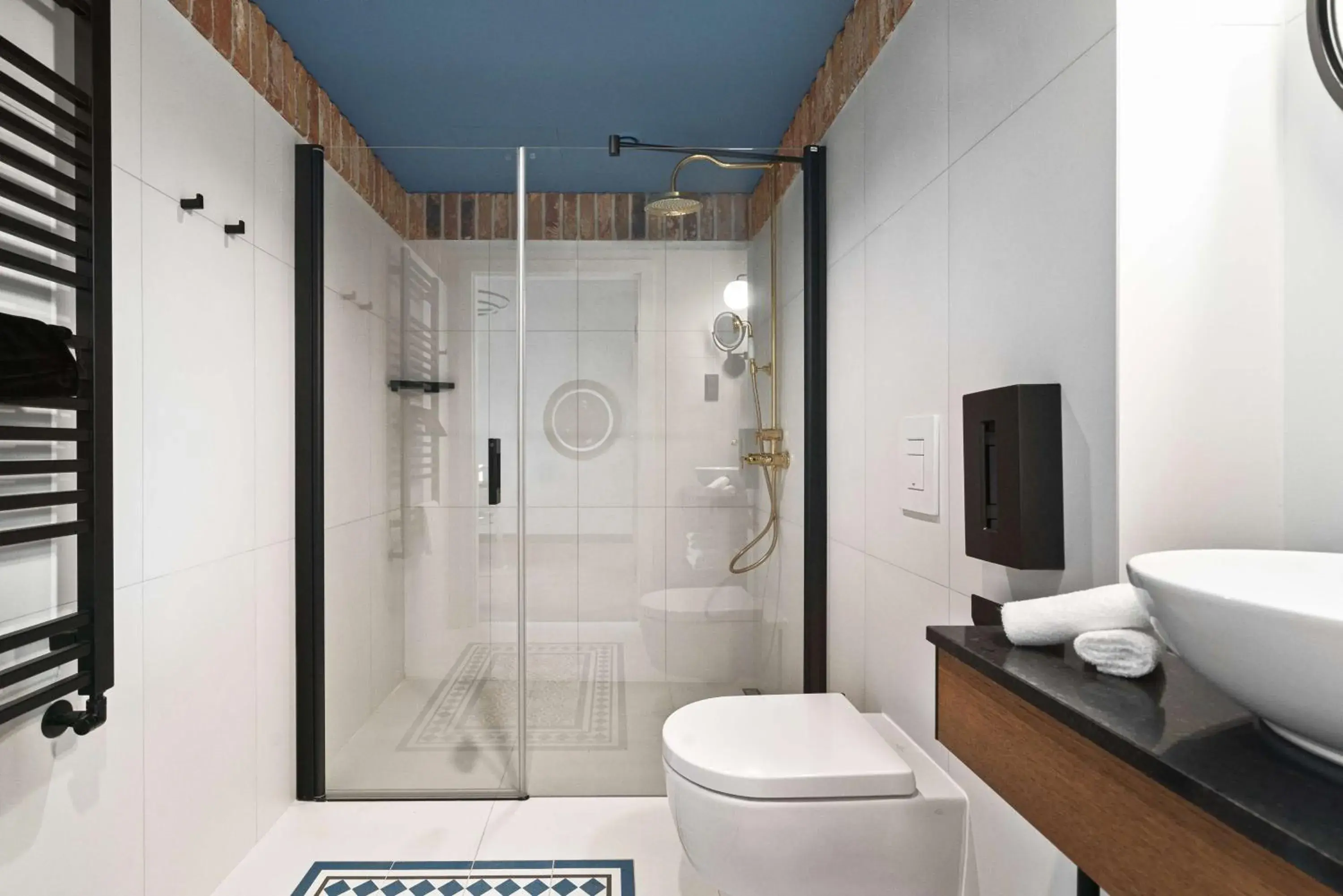 Bathroom in Radisson RED Gdansk, Wyspa Spichrzów Bathroom in Radisson RED Gdansk, Wyspa Spichrzów