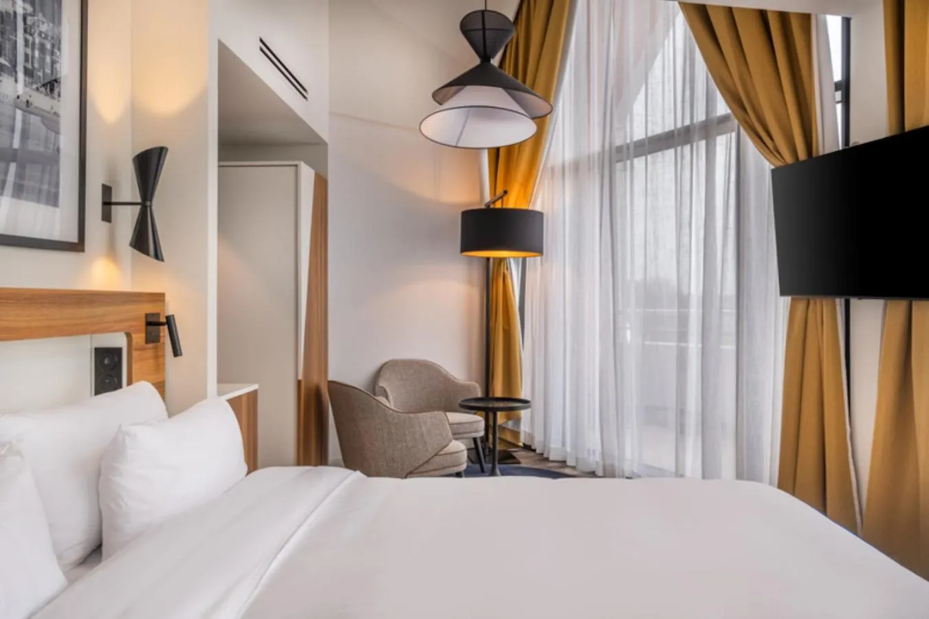 Photo of the whole room, Bed in Radisson Blu Grand Hotel & Spa, Malo-Les-Bains