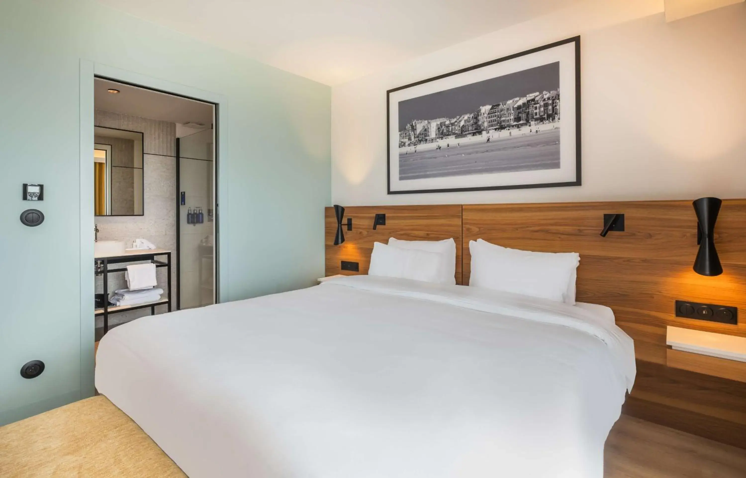 Bedroom, Bed in Radisson Blu Grand Hotel & Spa, Malo-Les-Bains Bedroom, Bed in Radisson Blu Grand Hotel & Spa, Malo-Les-Bains