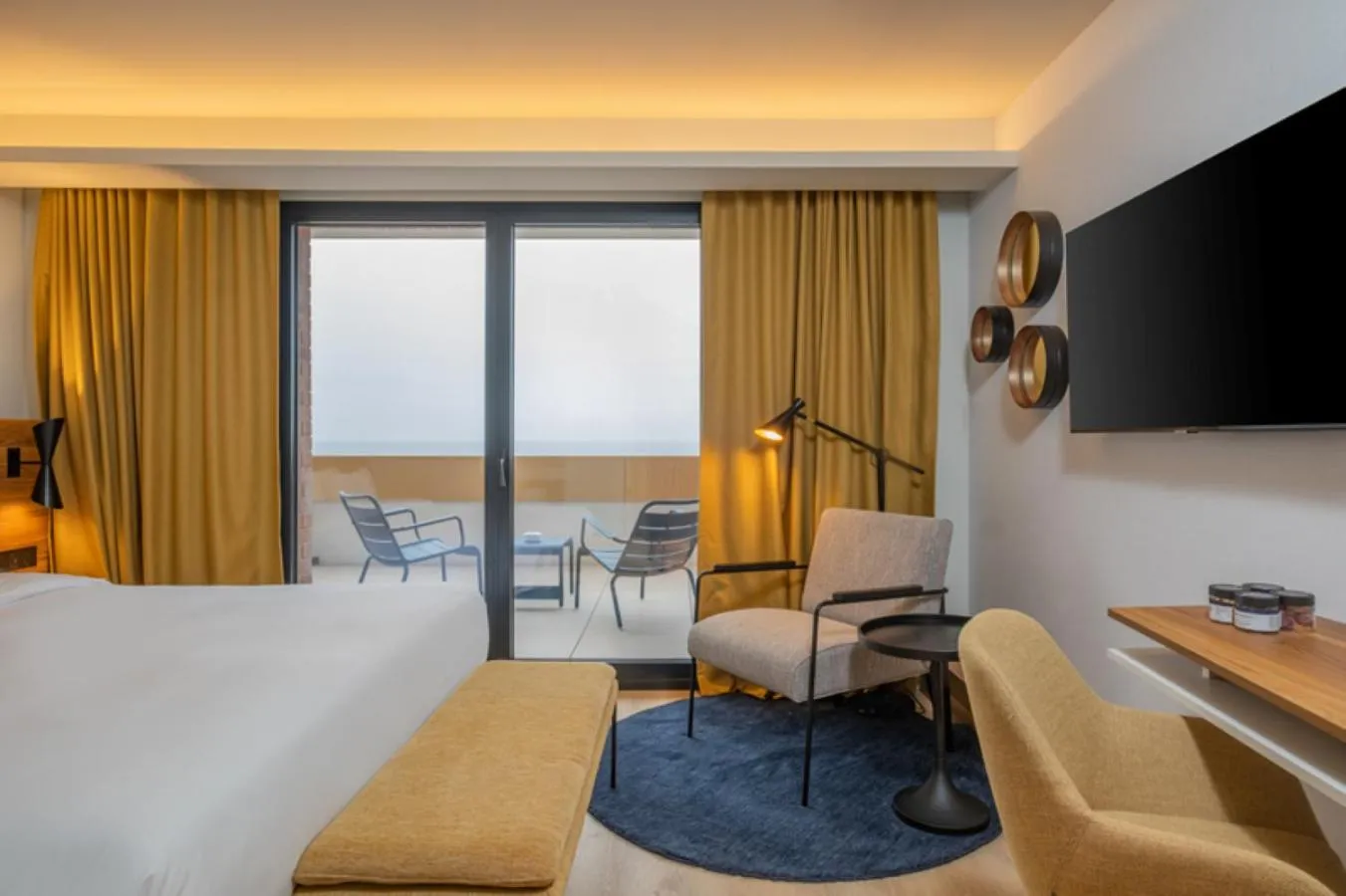 Photo of the whole room, Bed in Radisson Blu Grand Hotel & Spa, Malo-Les-Bains