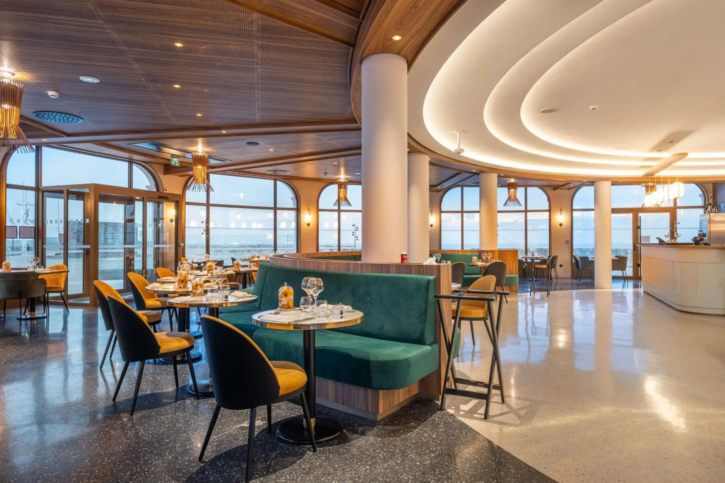 Restaurant/places to eat in Radisson Blu Grand Hotel & Spa, Malo-Les-Bains Restaurant/places to eat in Radisson Blu Grand Hotel & Spa, Malo-Les-Bains