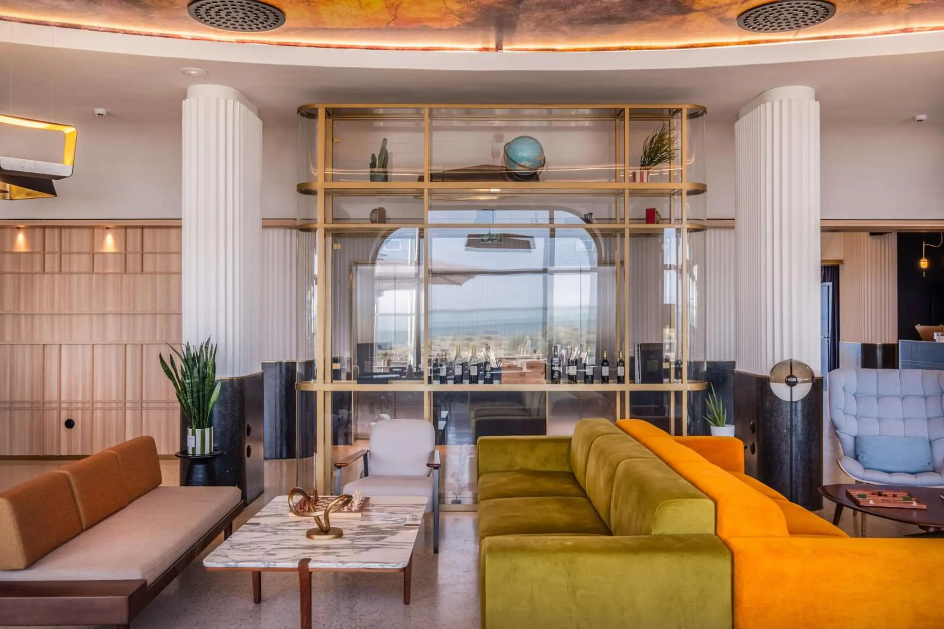 Lounge or bar in Radisson Blu Grand Hotel & Spa, Malo-Les-Bains Lounge or bar in Radisson Blu Grand Hotel & Spa, Malo-Les-Bains