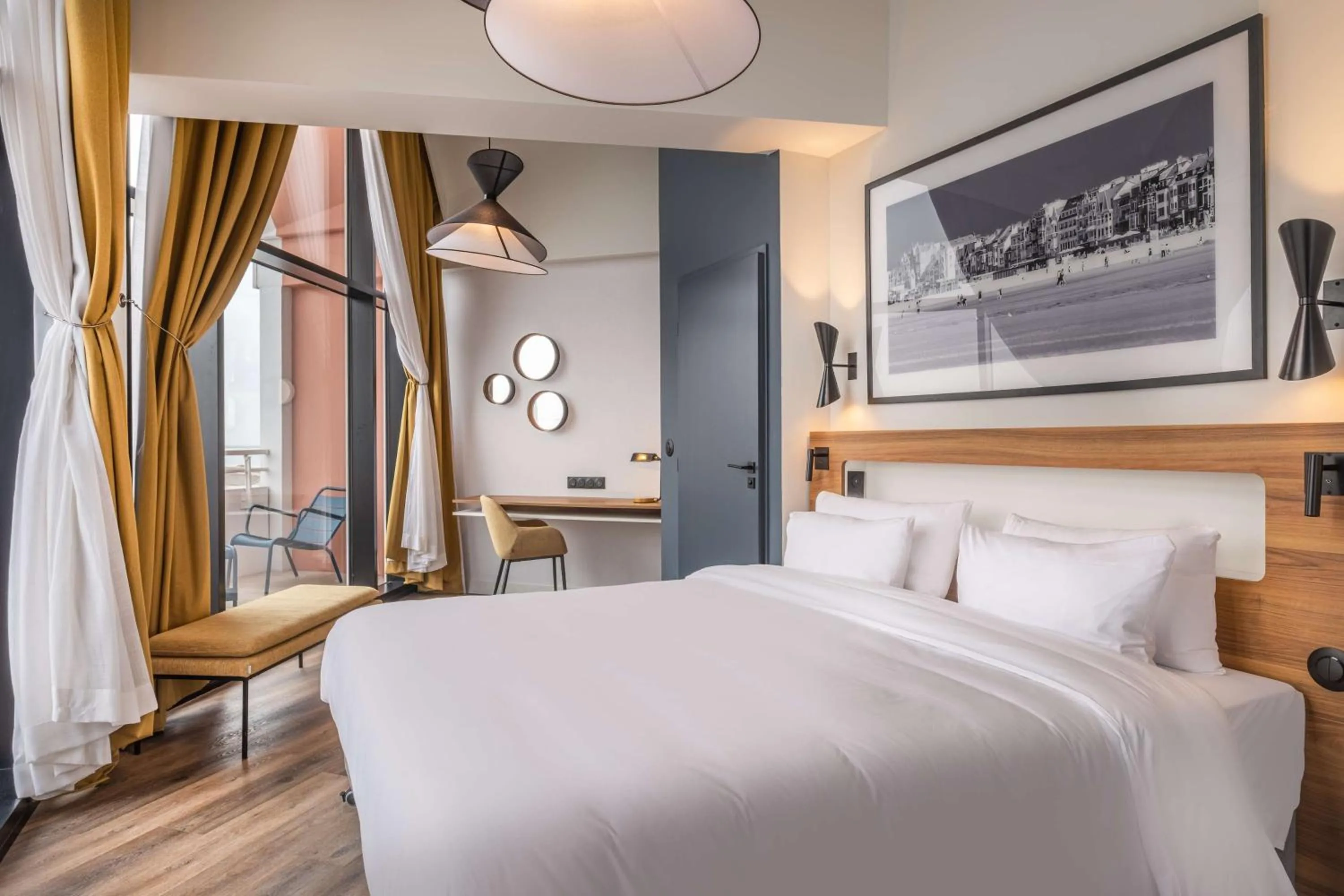 Photo of the whole room, Bed in Radisson Blu Grand Hotel & Spa, Malo-Les-Bains