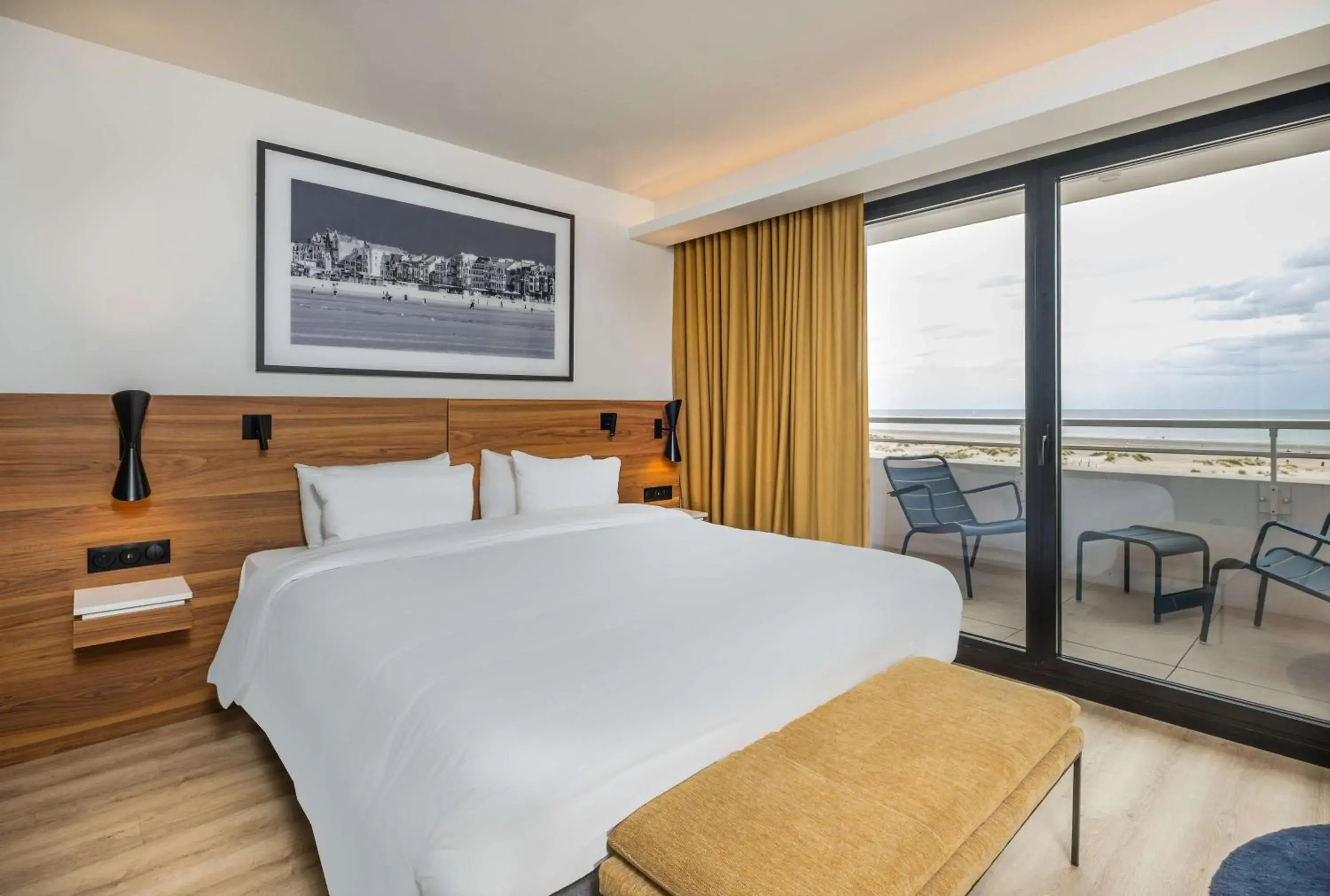 Bedroom, Bed in Radisson Blu Grand Hotel & Spa, Malo-Les-Bains Bedroom, Bed in Radisson Blu Grand Hotel & Spa, Malo-Les-Bains