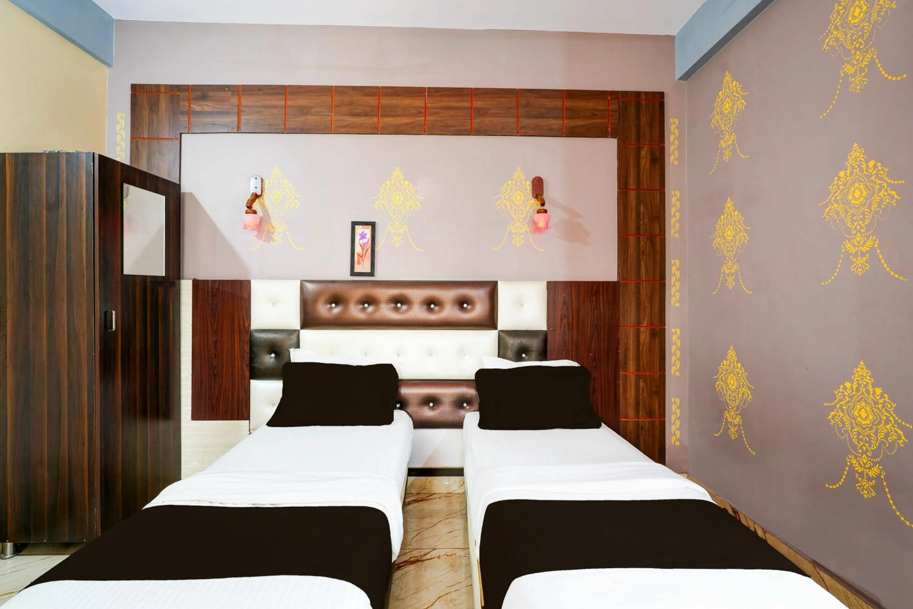 Bedroom in Hotel O SAS ROYAL GALAXY