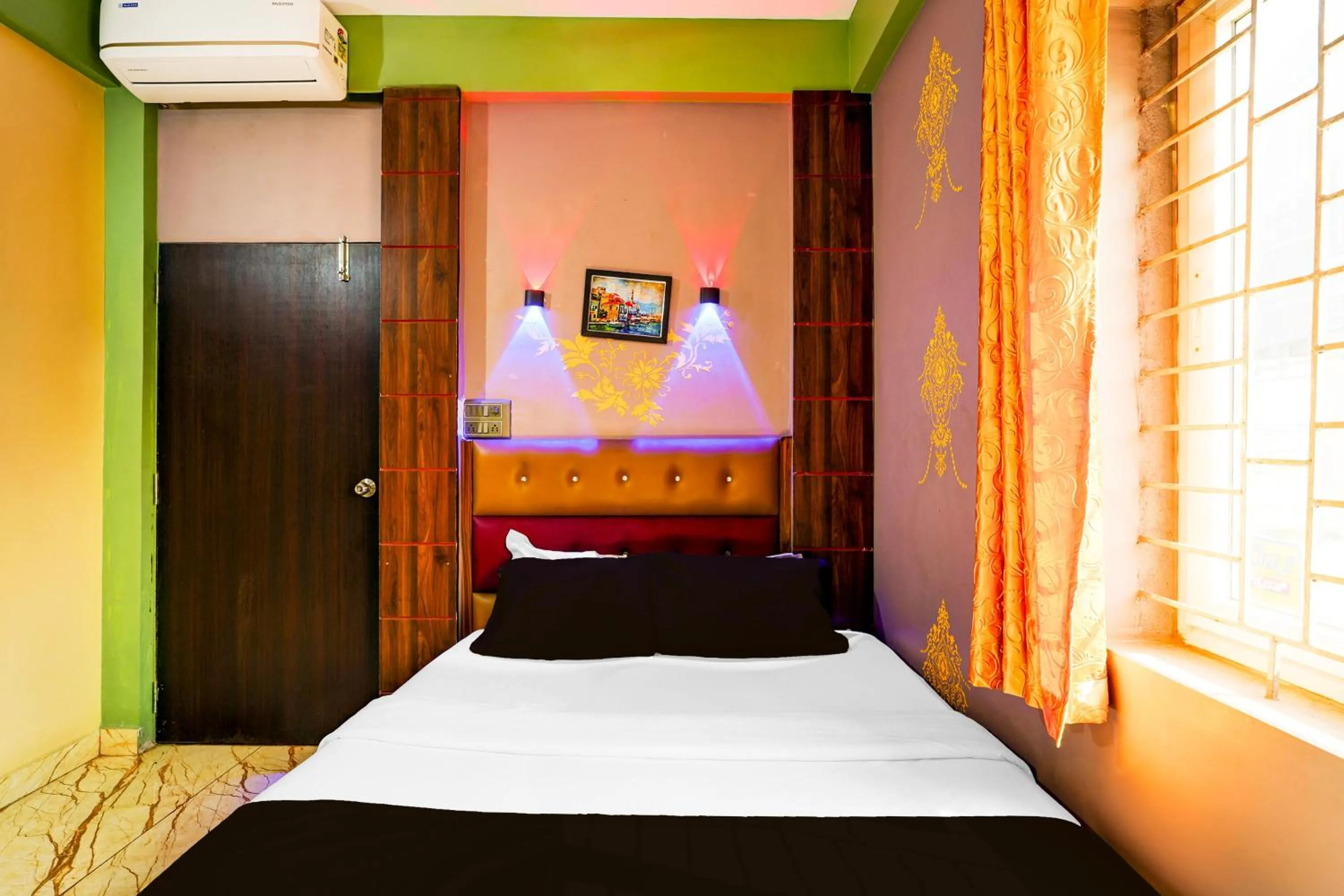 Bedroom in Hotel O SAS ROYAL GALAXY