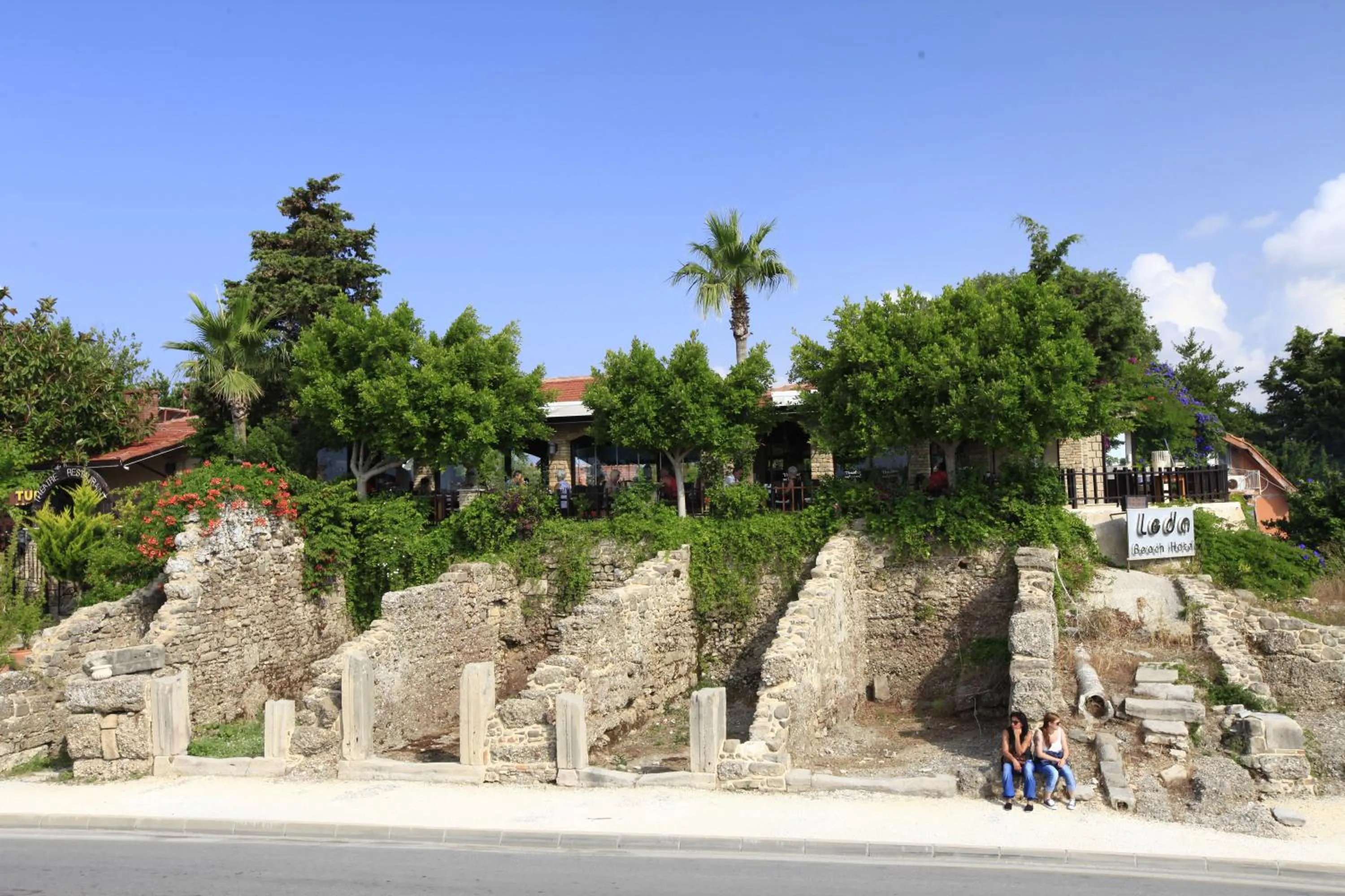 Restaurant/places to eat in Leda Beach Hotel